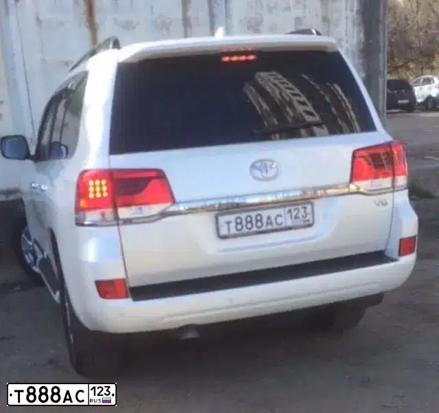Фото автомобиля TOYOTA LANDCRUISER 200, 2016 — госномер У666ОУ161. Цвет: Белый