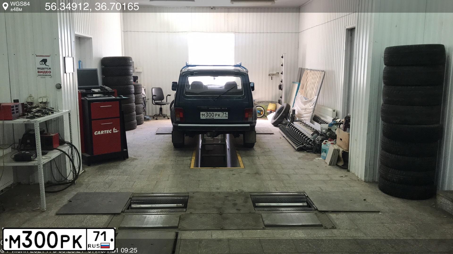 Фото автомобиля LADA 2121 NIVA, 2012 — госномер М300РК71. Цвет: Сине-зеленый