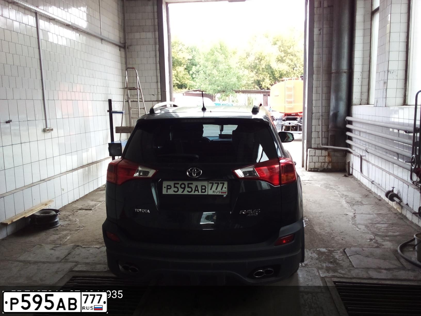 Фото автомобиля TOYOTA RAV4, 2013 — госномер Р595АВ777. Цвет: ЧЕРНЫЙ
