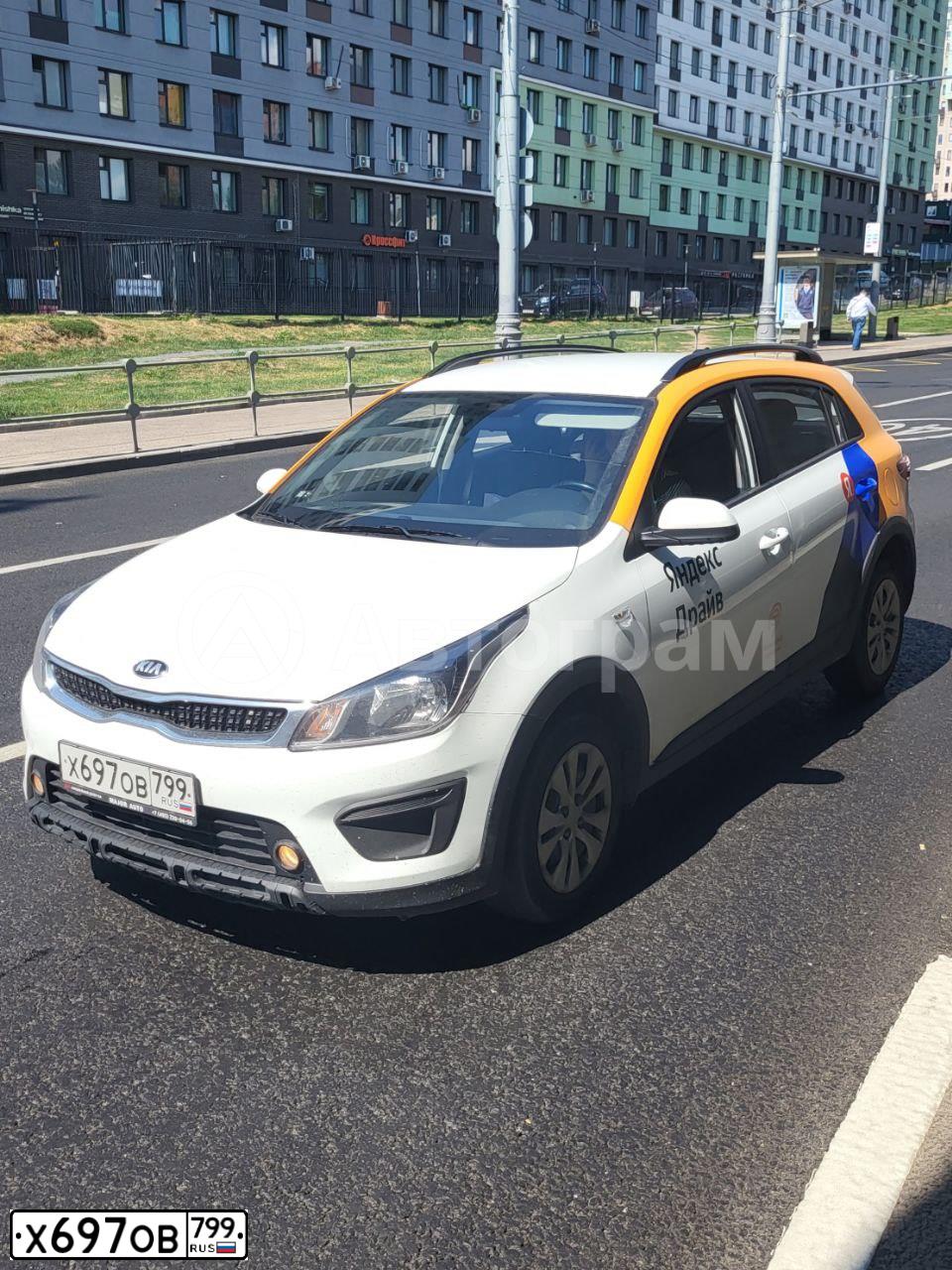 Фото автомобиля KIA RIO, 2019 — госномер Н686НК797. Цвет: ЖЕЛТЫЙ