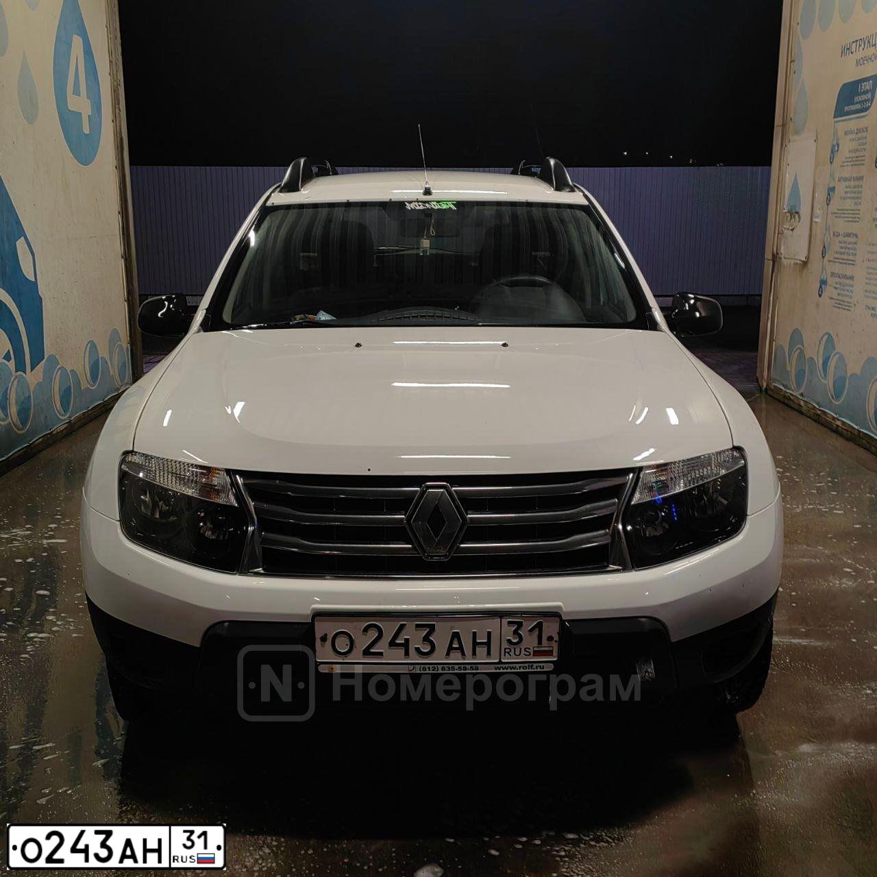 Фото автомобиля RENAULT DUSTER, 2014 — госномер О243АН31. Цвет: БЕЛЫЙ