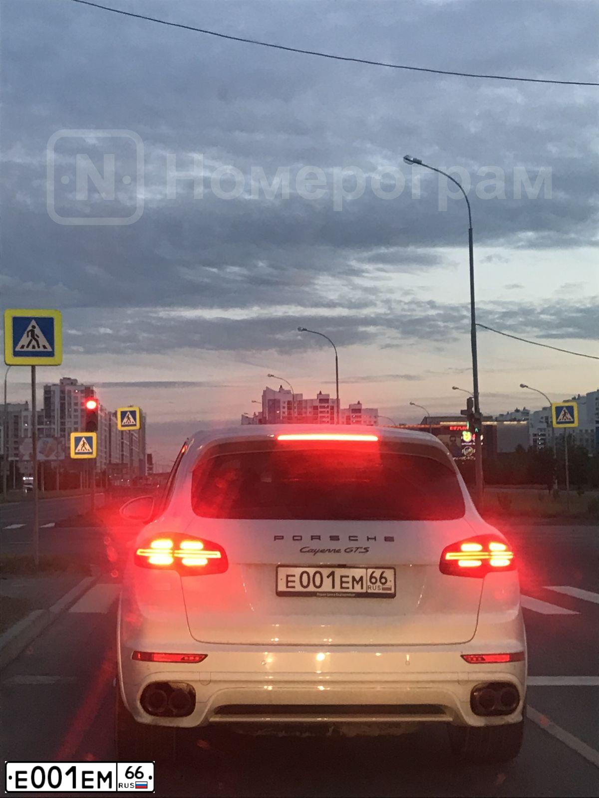 Фото автомобиля VOLKSWAGEN GOLF, 1992 — госномер Х835ХТ66. Цвет: ЧЕРНЫЙ