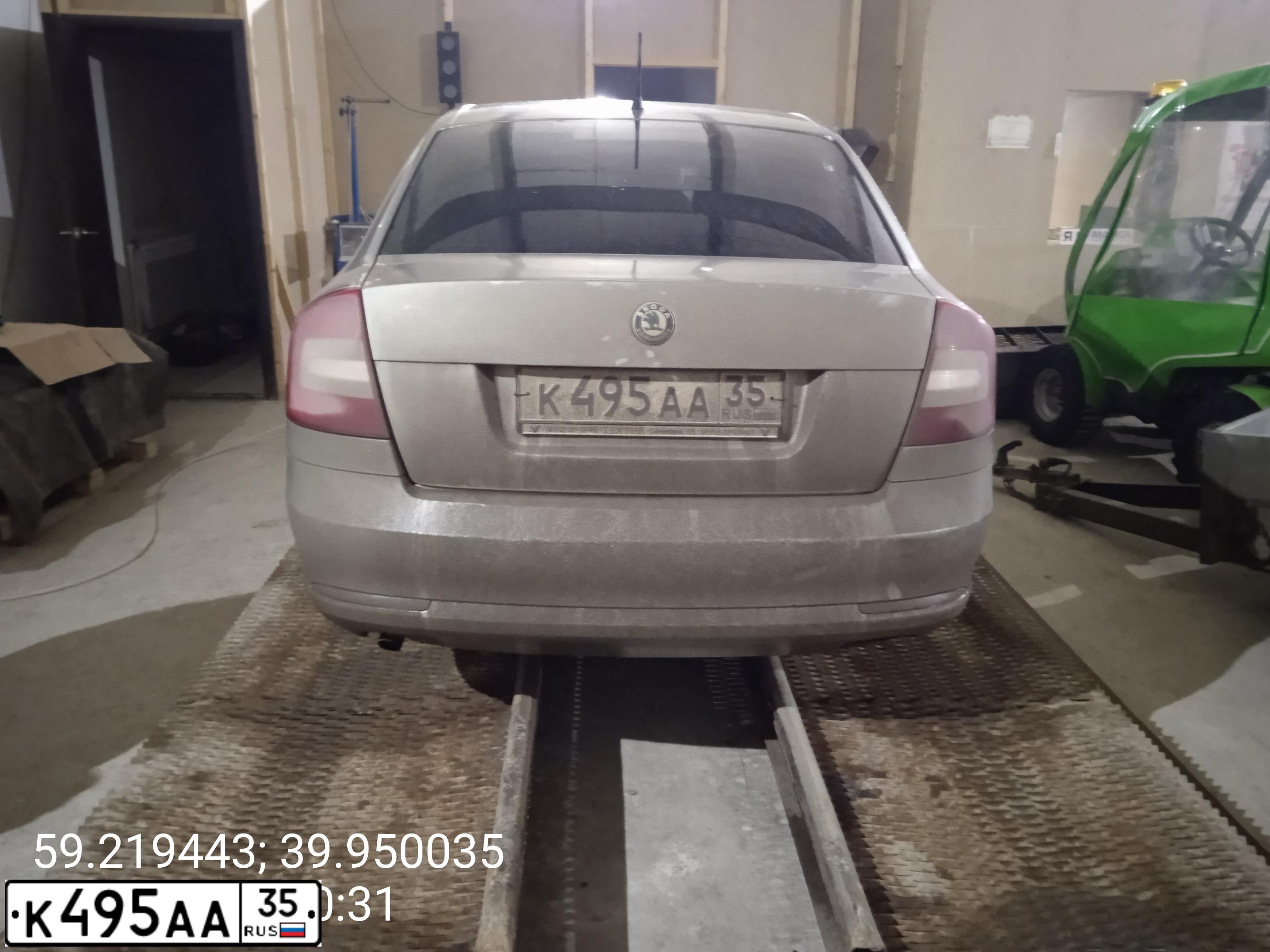 Фото автомобиля SKODA OCTAVIA, 2012 — госномер К495АА35. Цвет: БЕЖЕВЫЙ