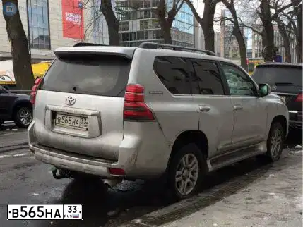 Фото автомобиля TOYOTA LANDCRUISER, 2012 — госномер У568РТ33. Цвет: СЕРЕБРИСТЫЙ