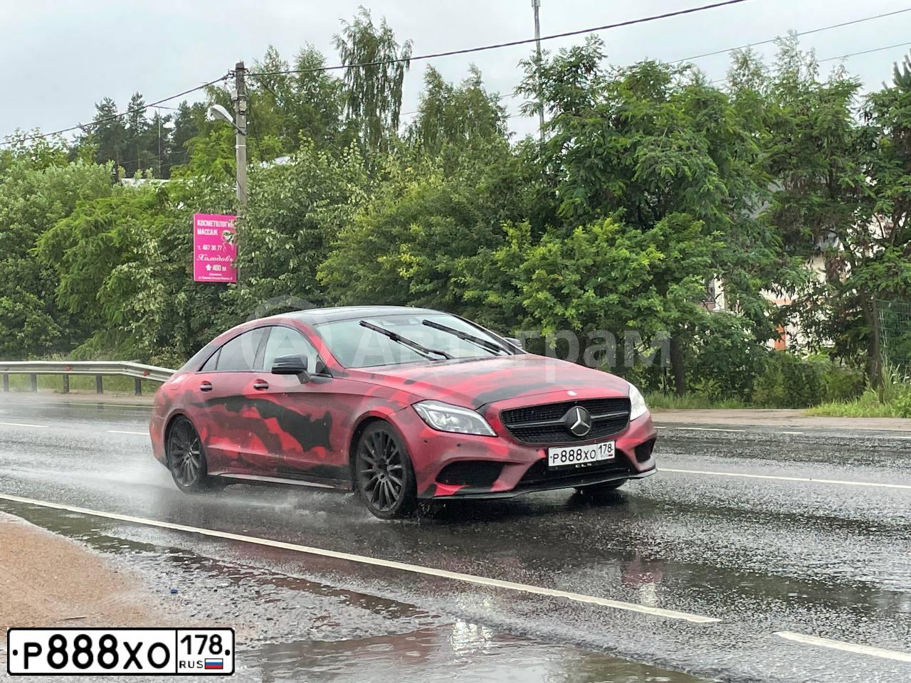 Фото автомобиля МЕРСЕДЕС-БЕНЦ CLS 400 4MATIC, 2015 — госномер Т555ЕХ196. Цвет: синий