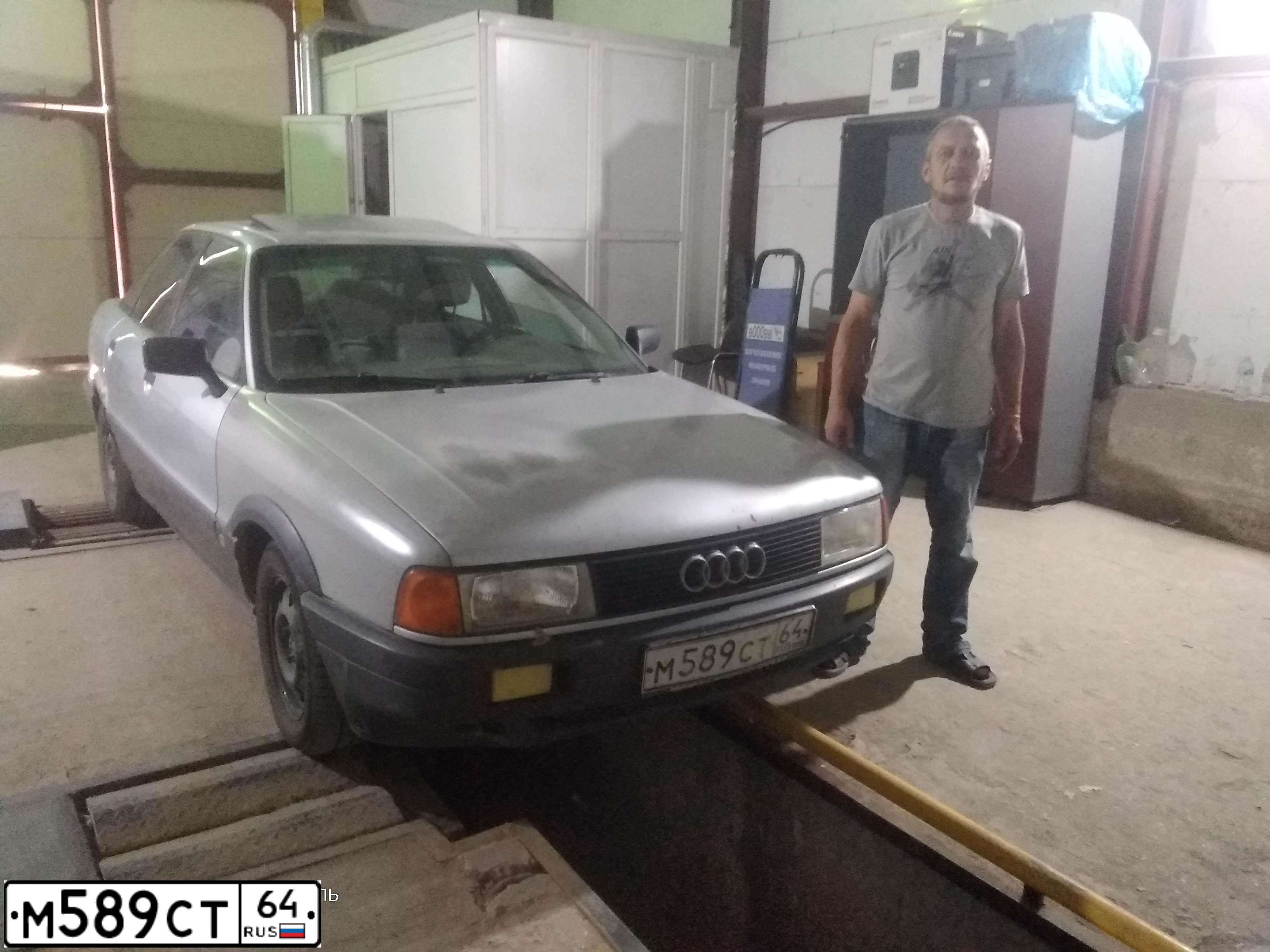 Фото автомобиля AUDI 80, 1989 — госномер М589СТ64. Цвет: СЕРЕБРИСТЫЙ