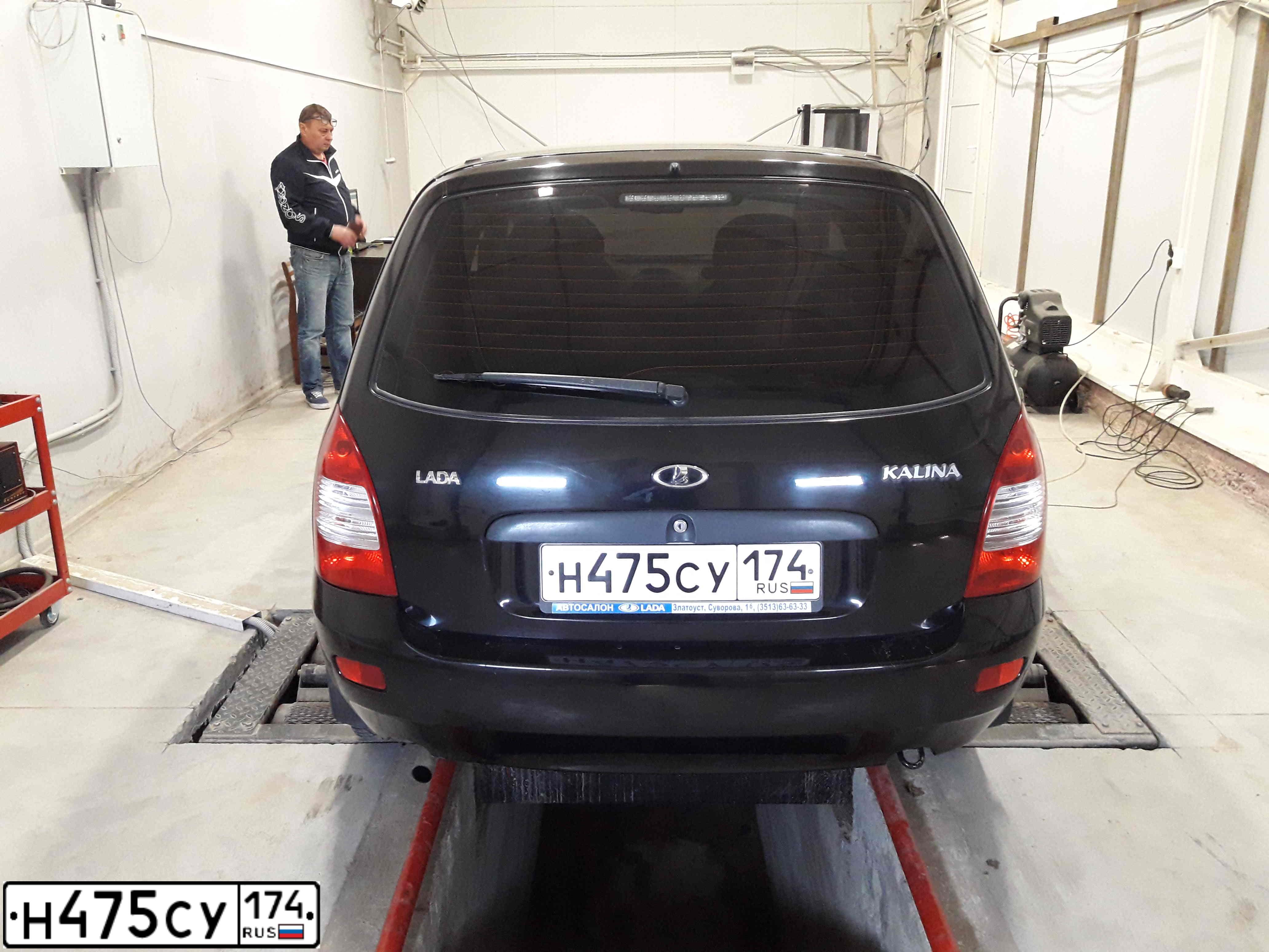 Фото автомобиля LADA 1117 KALINA, 2011 — госномер Н475СУ174. Цвет: Сине-Черный