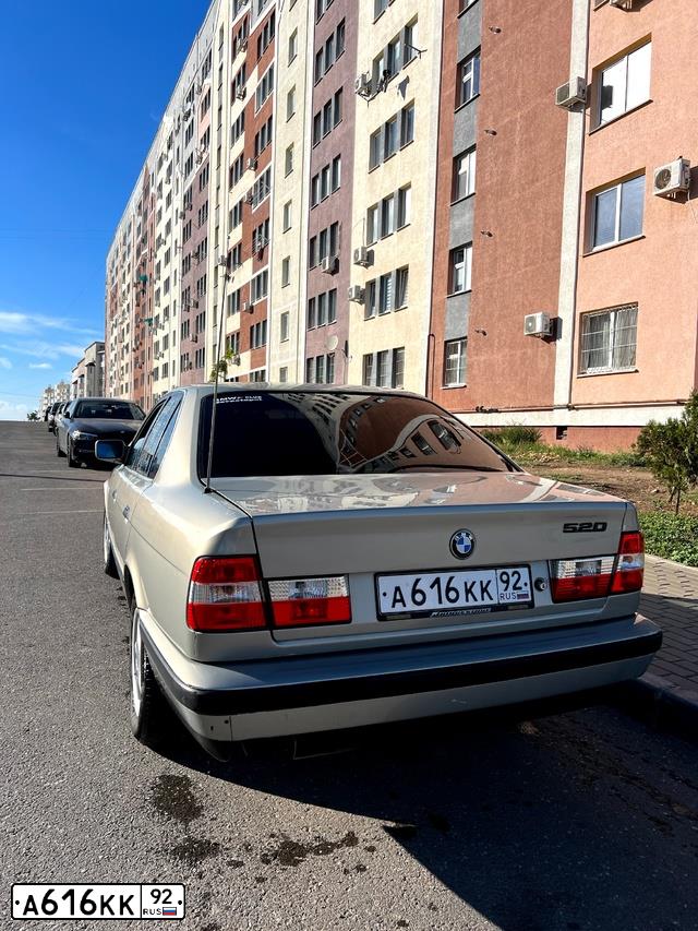 Фото автомобиля BMW 520, 1989 — госномер А616КК92. Цвет: Серый