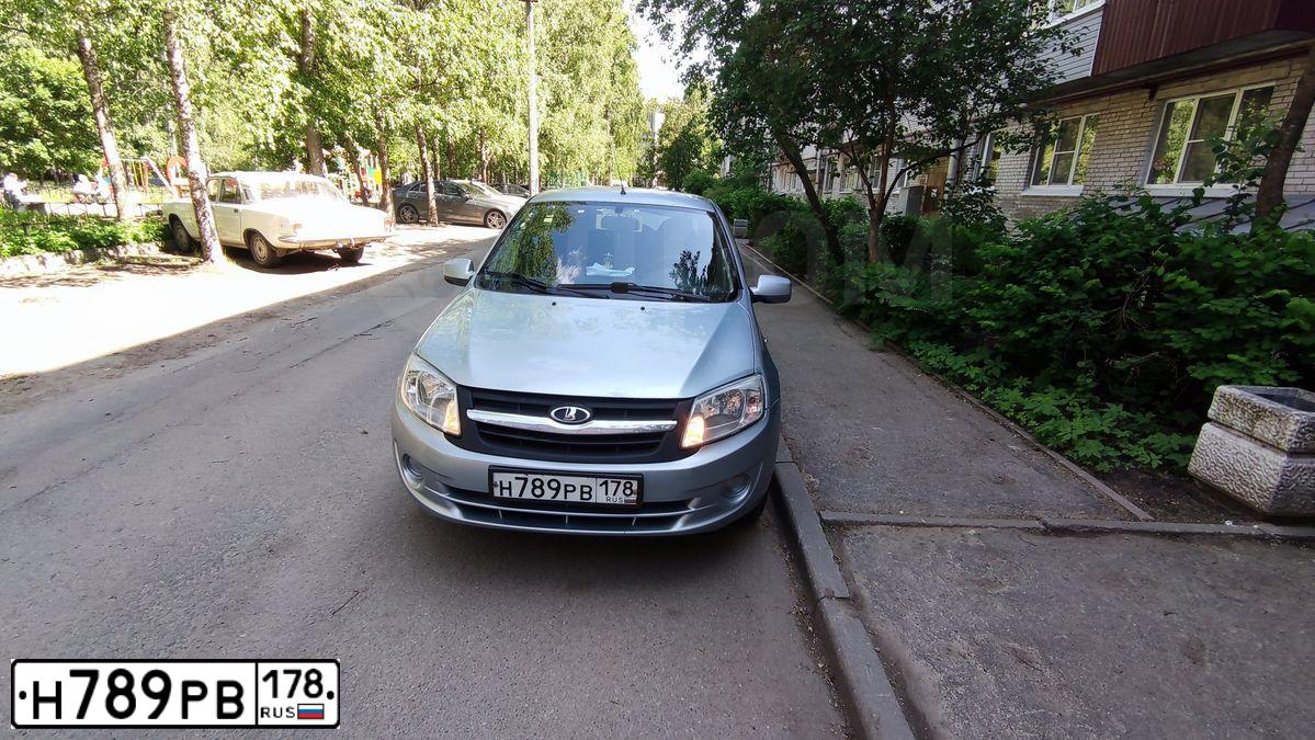 Фото автомобиля LADA GRANTA, 2013 — госномер Н445ХК198. Цвет: голубой