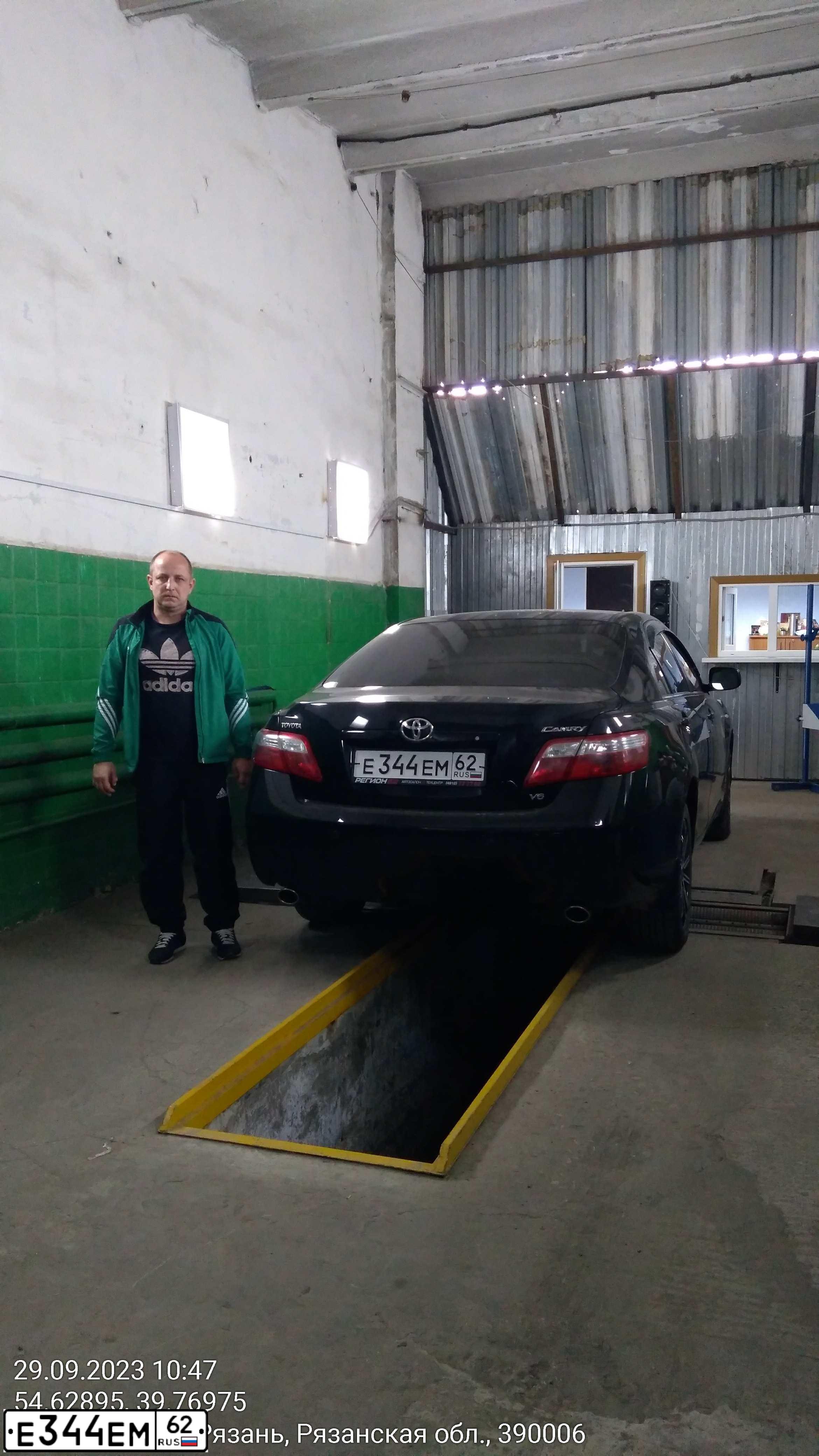 Фото автомобиля TOYOTA CAMRY, 2008 — госномер О011УМ62. Цвет: ЧЕРНЫЙ