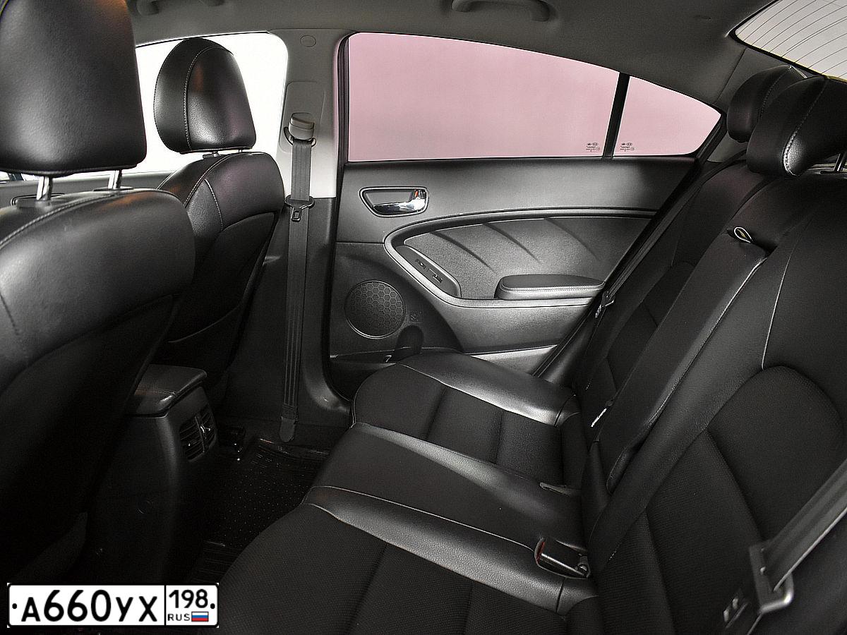 Фото автомобиля KIA CERATO, 2018 — госномер О322АА977. Цвет: СЕРЫЙ