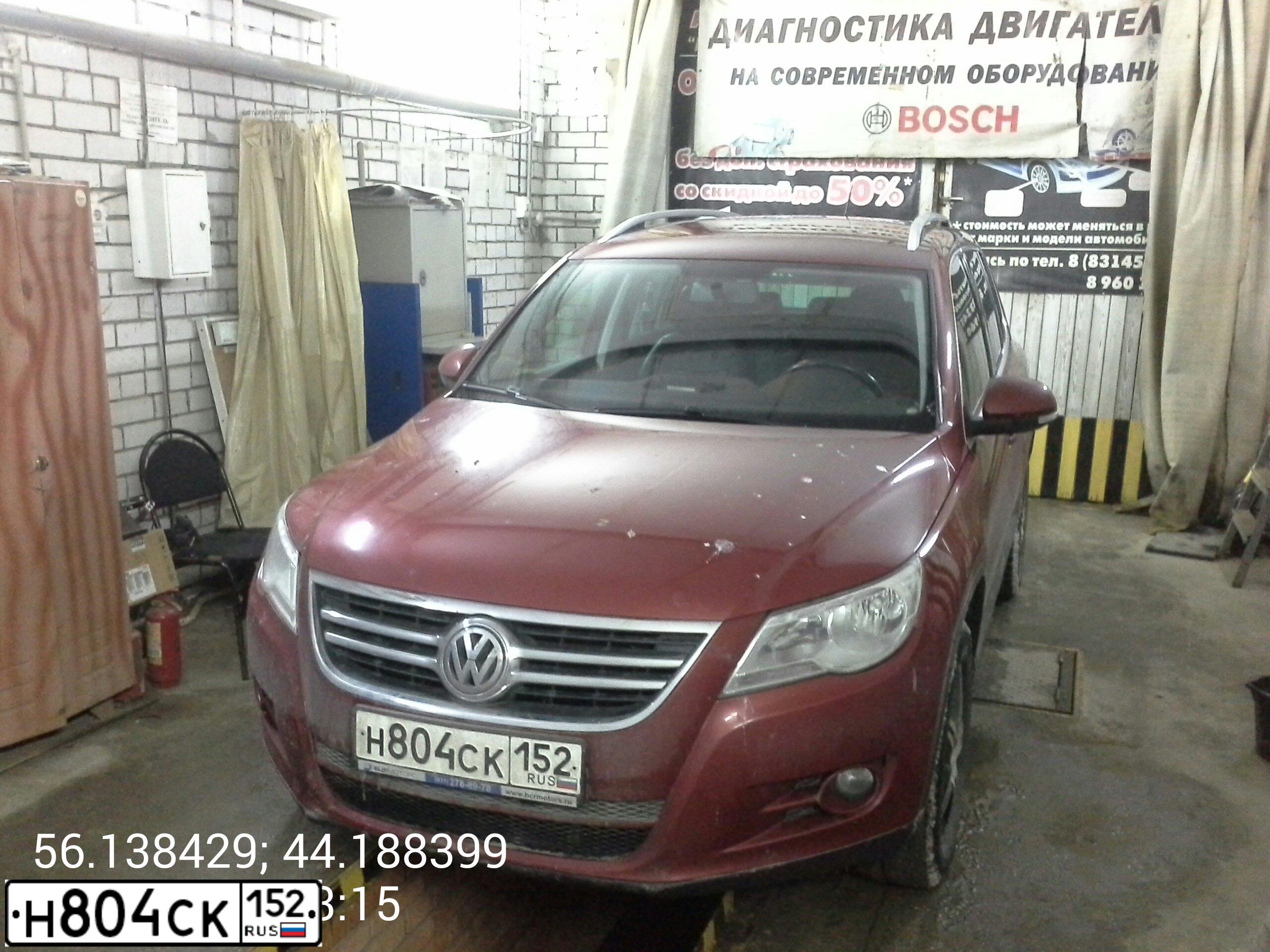 Фото автомобиля VOLKSWAGEN TIGUAN, 2011 — госномер Н804СК152. Цвет: КРАСНЫЙ