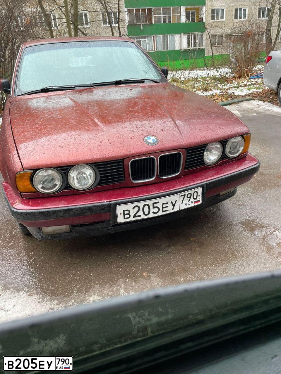 Фото автомобиля BMW W SERIE 5, 1993 — госномер В205ЕУ790. Цвет: Красный