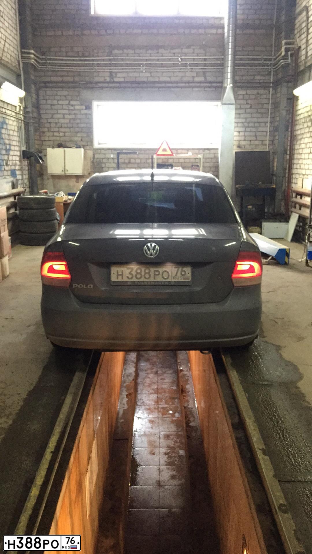 Фото автомобиля VOLKSWAGEN POLO, 2015 — госномер Н651ОР76. Цвет: СЕРЫЙ