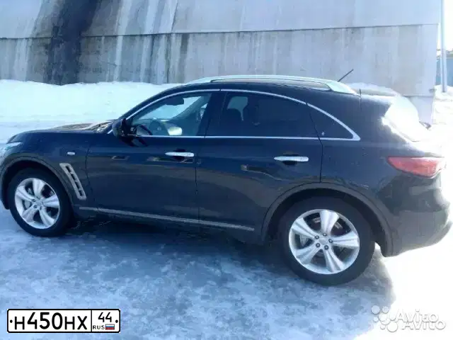 Фото автомобиля INFINITI QX70 /FX/, 2010 — госномер Т560НА799. Цвет: ЧЕРНЫЙ