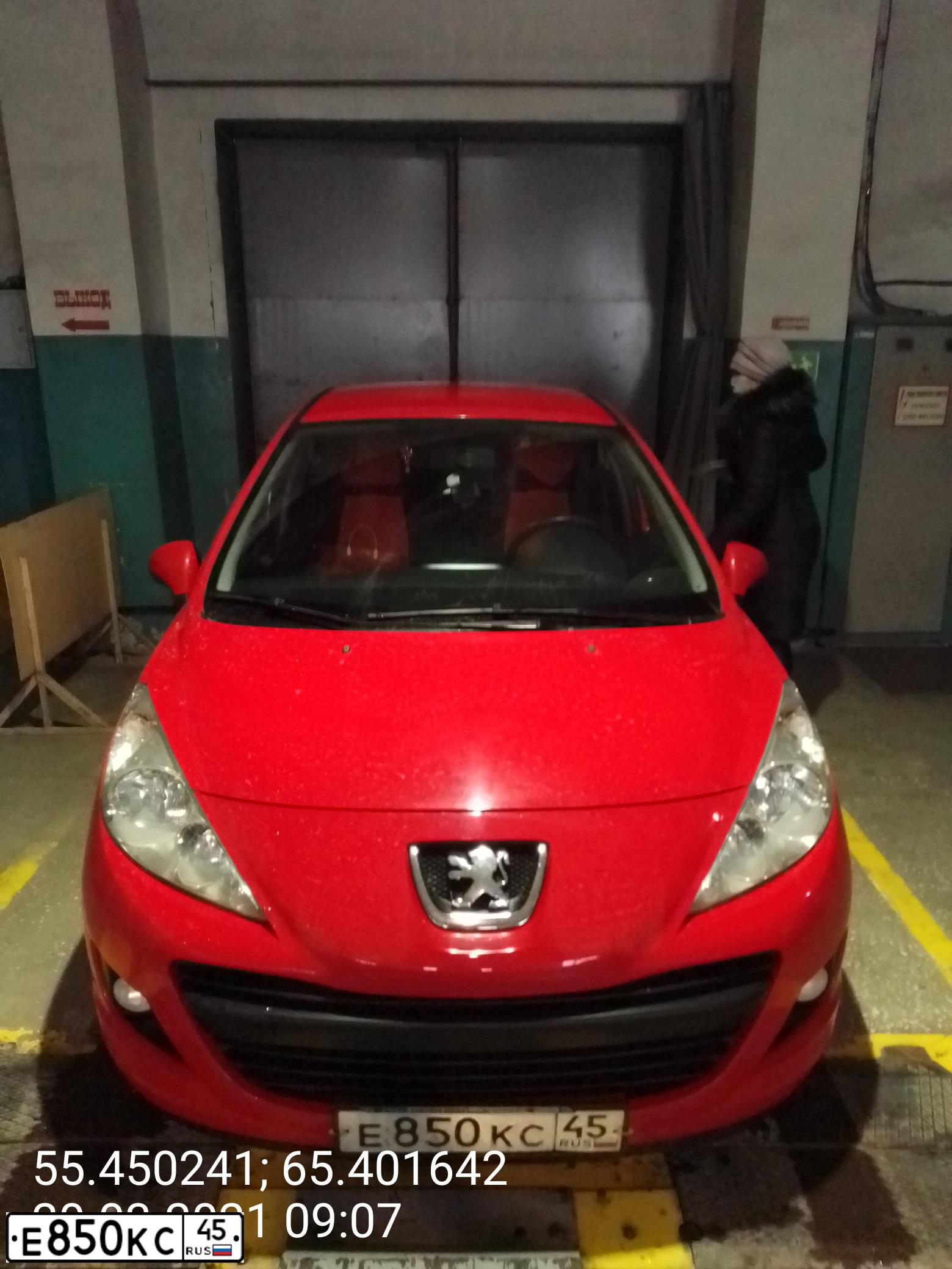Фото автомобиля PEUGEOT 207, 2009 — госномер Е850КС45. Цвет: КРАСНЫЙ