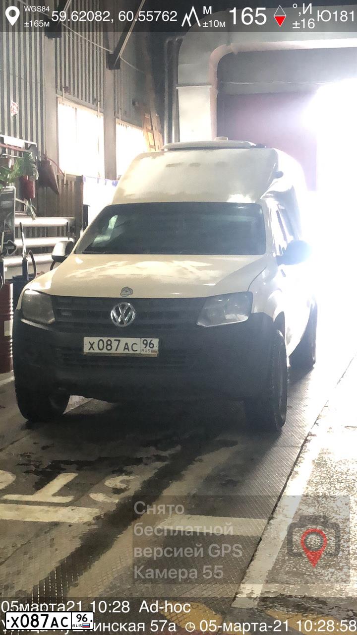 Фото автомобиля VOLKSWAGEN AMAROK, 2012 — госномер Х087АС96. Цвет: БЕЖЕВЫЙ
