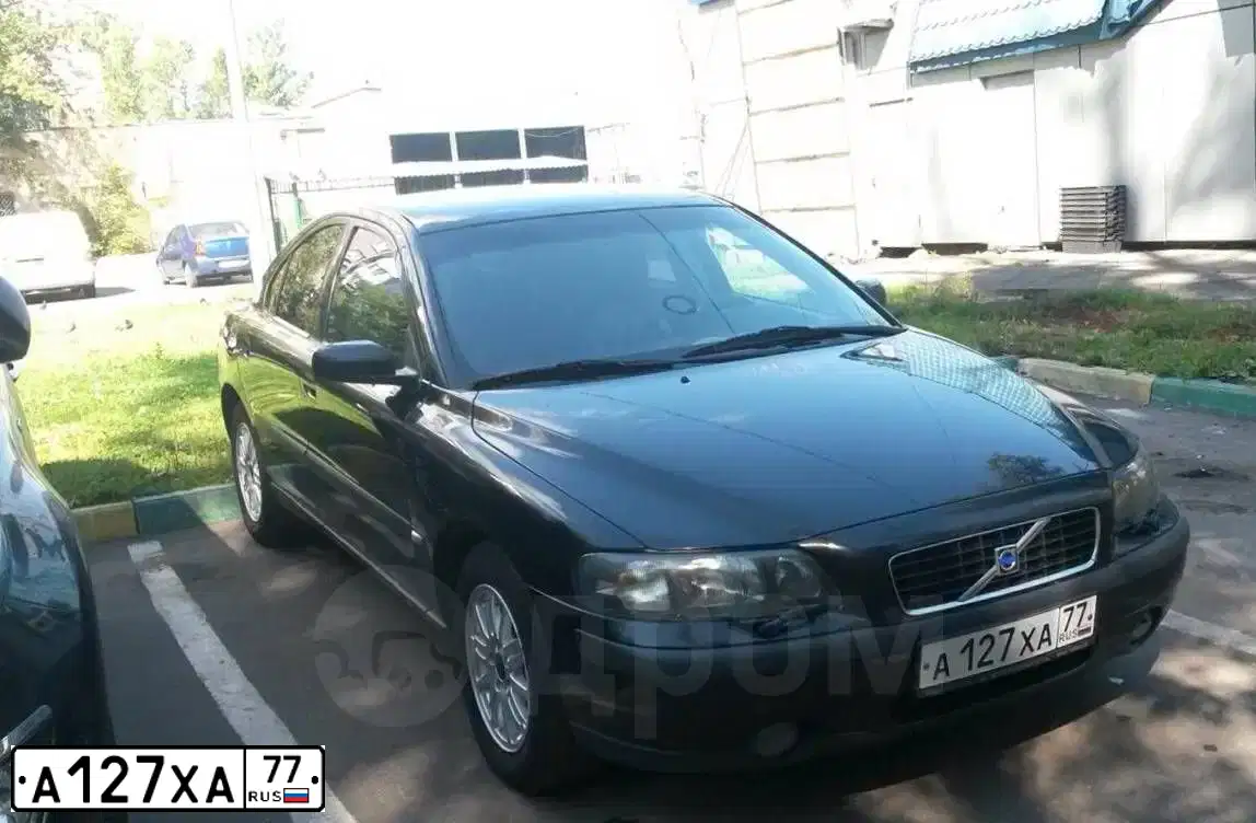 Фото автомобиля VOLVO S60, 2003 — госномер В373МХ177. Цвет: ЧЕРНЫЙ
