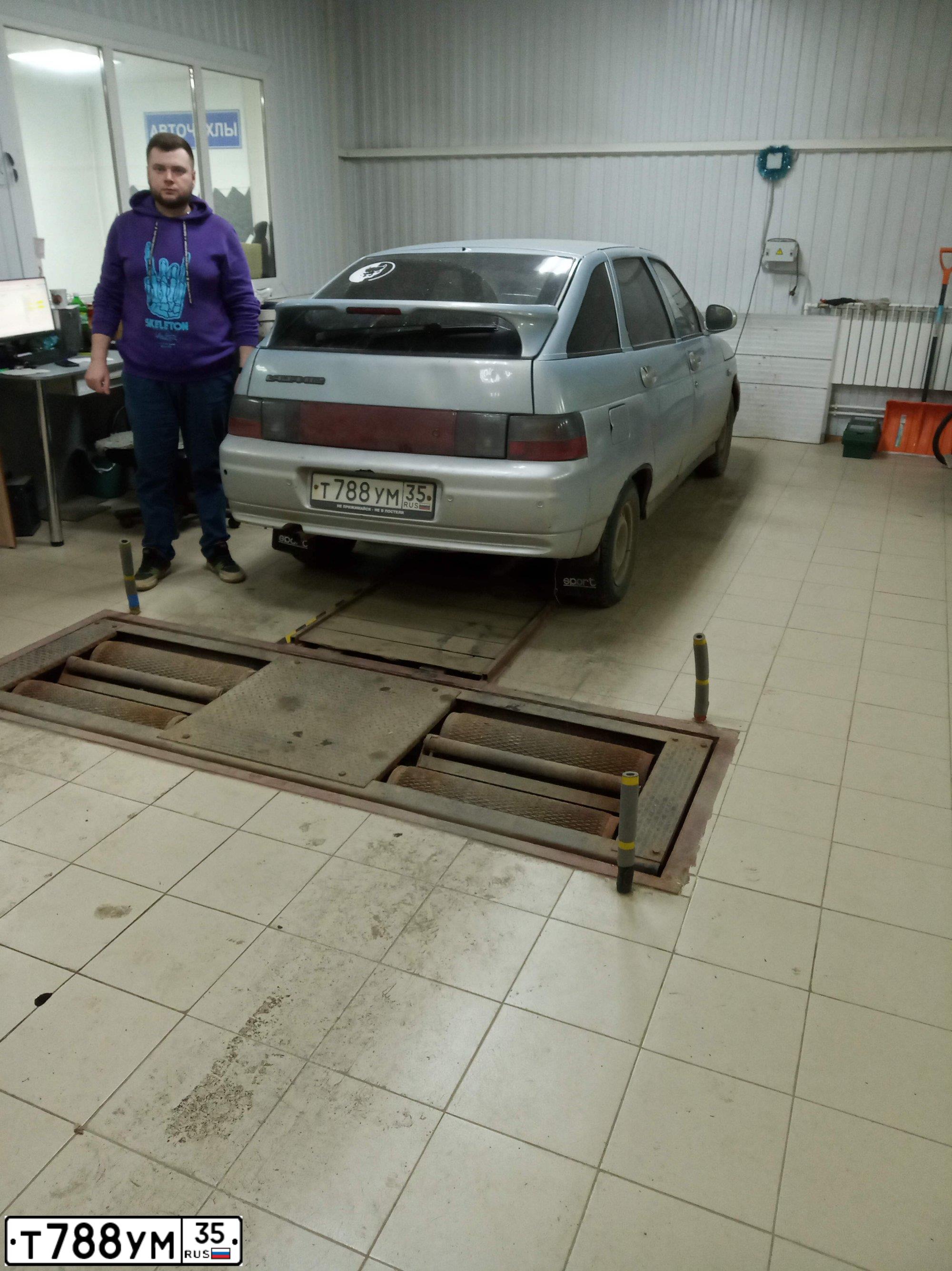 Фото автомобиля LADA 2112 LADA, 2005 — госномер Т788УМ35. Цвет: СЕРЕБРИСТО-ЖЕЛТЫЙ