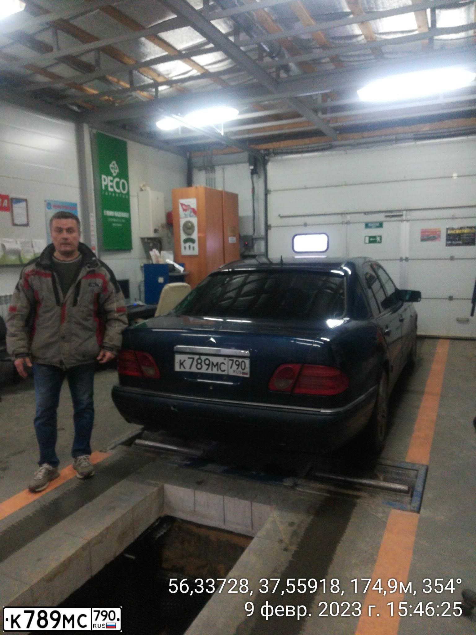 Фото автомобиля MERCEDES E-KLASSE, 1998 — госномер К789МС790. Цвет: СИНИЙ ТЕМНЫЙ