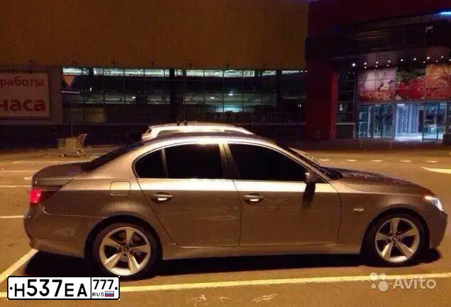 Фото автомобиля BMW SERIE 5, 2006 — госномер М157УН33. Цвет: Серый