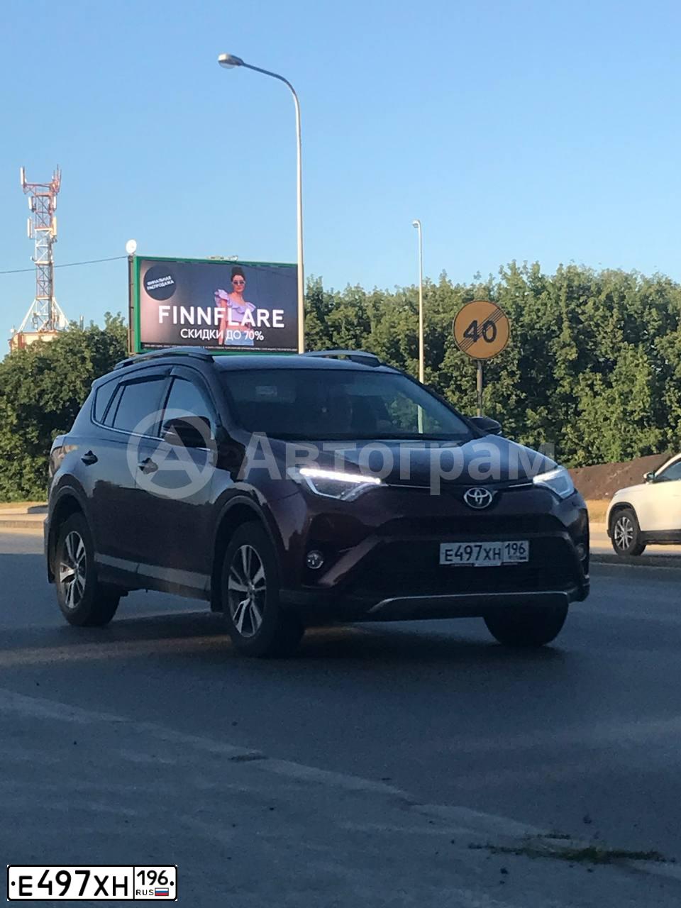 Фото автомобиля OPEL CORSA, 2006 — госномер Е497ХН196. Цвет: СЕРЕБРИСТЫЙ