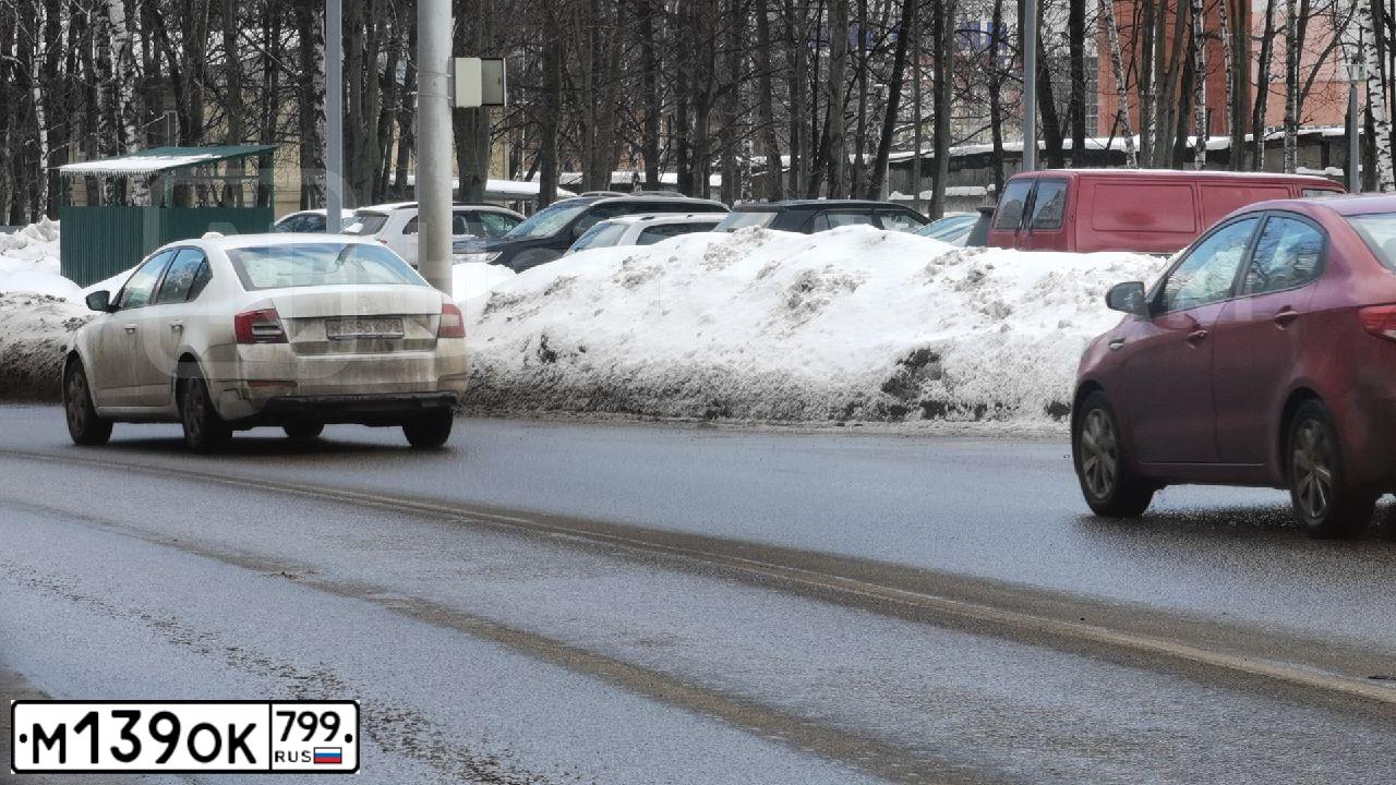 Фото автомобиля SKODA RAPID, 2019 — госномер М139ОК799. Цвет: Красный