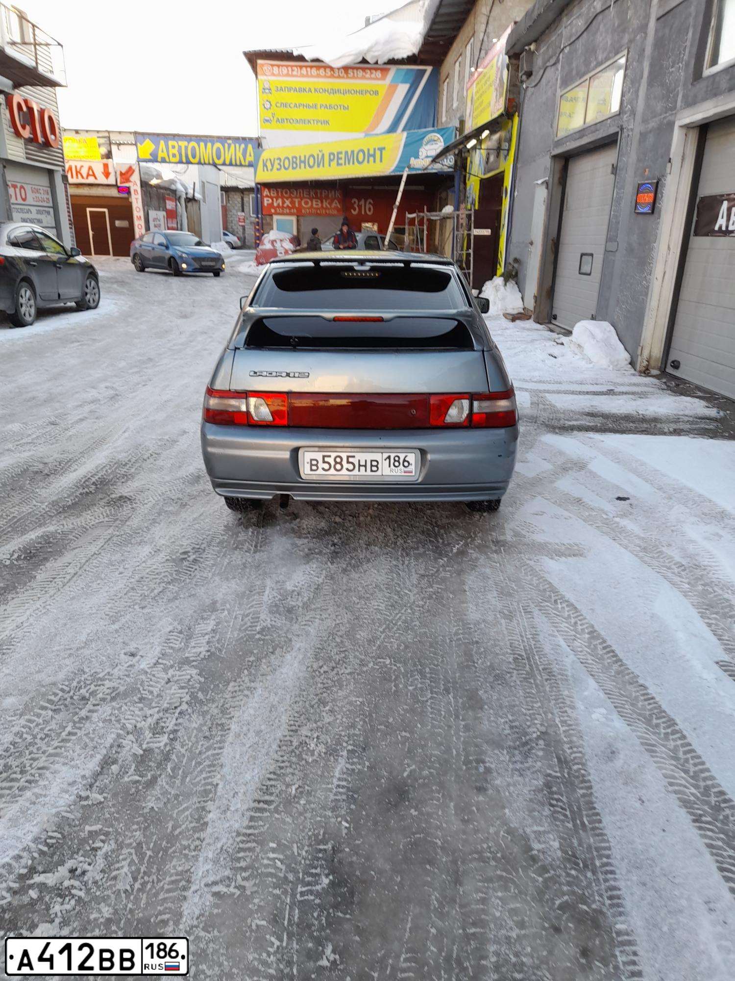 Фото автомобиля LADA 2112 LADA, 2008 — госномер В585НВ186. Цвет: СРЕДНИЙ СЕРО-ЗЕЛЕНЫЙ МЕТ.