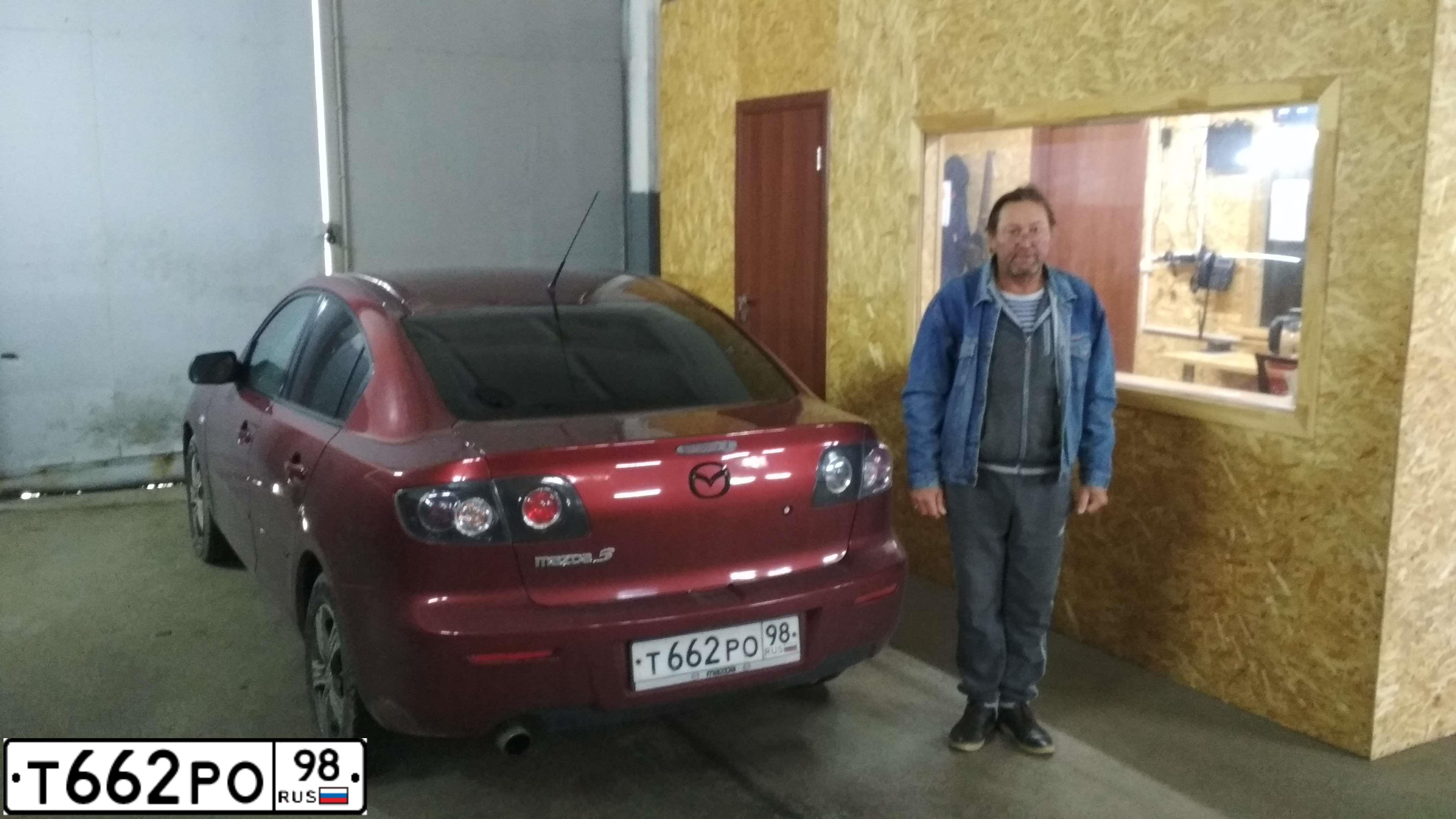 Фото автомобиля MAZDA 3, 2008 — госномер О819РМ196. Цвет: Красный