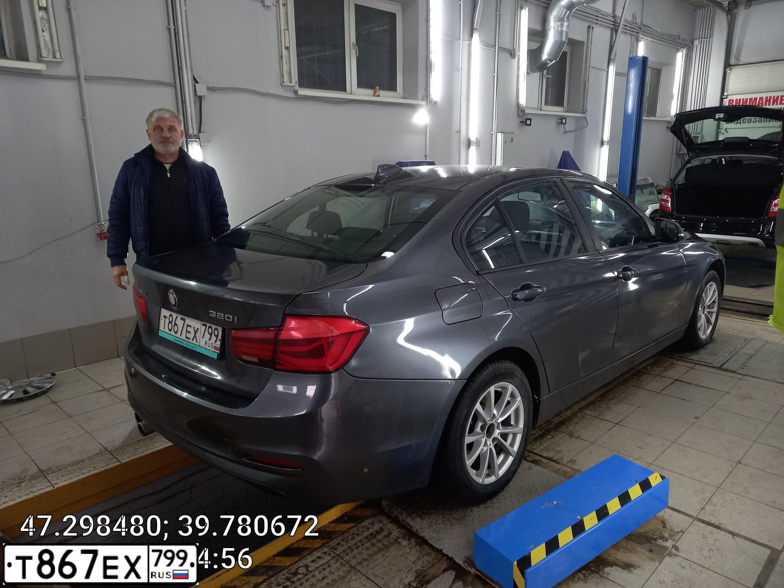 Фото автомобиля BMW SERIE 3, 2018 — госномер Т867ЕХ799. Цвет: Серый