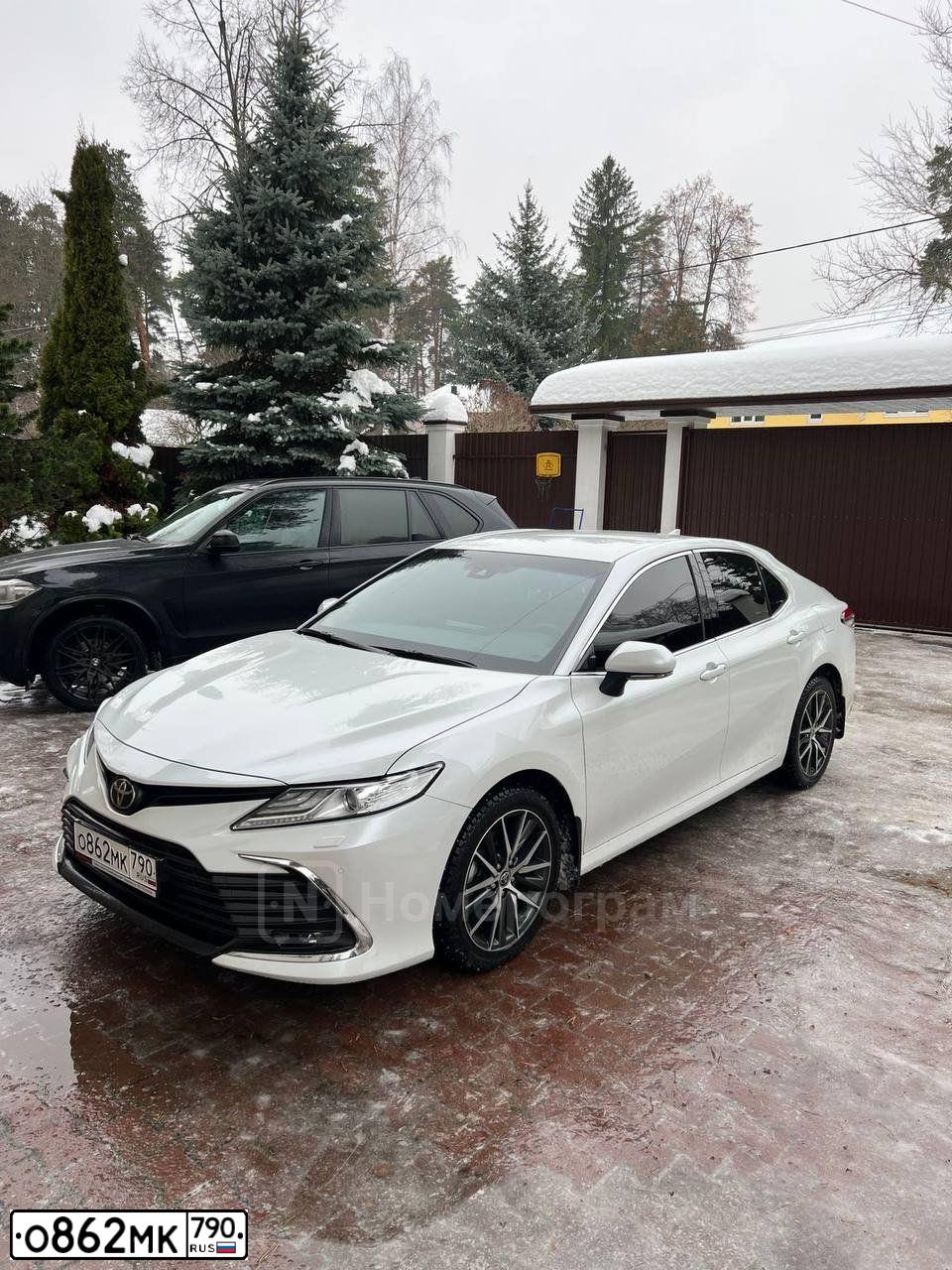 Фото автомобиля TOYOTA CAMRY АХVА70L RЕZNВХ, 2021 — госномер М212ЕУ761. Цвет: Белый