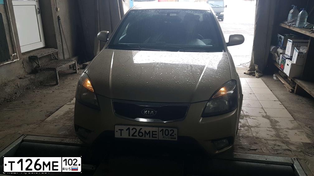 Фото автомобиля KIA RIO, 2011 — госномер Т126МЕ102. Цвет: БЕЖЕВЫЙ