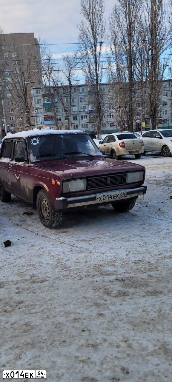 Фото автомобиля LADA 2105, 2000 — госномер Х014ЕК64. Цвет: Красный