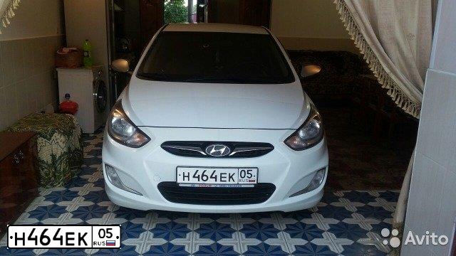 Фото автомобиля HYUNDAI SOLARIS, 2013 — госномер Н464ЕК05. Цвет: Белый