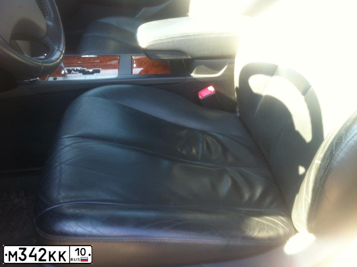 Фото автомобиля TOYOTA CAMRY, 2010 — госномер Е008ХТ10. Цвет: СЕРЫЙ МЕТАЛЛИК