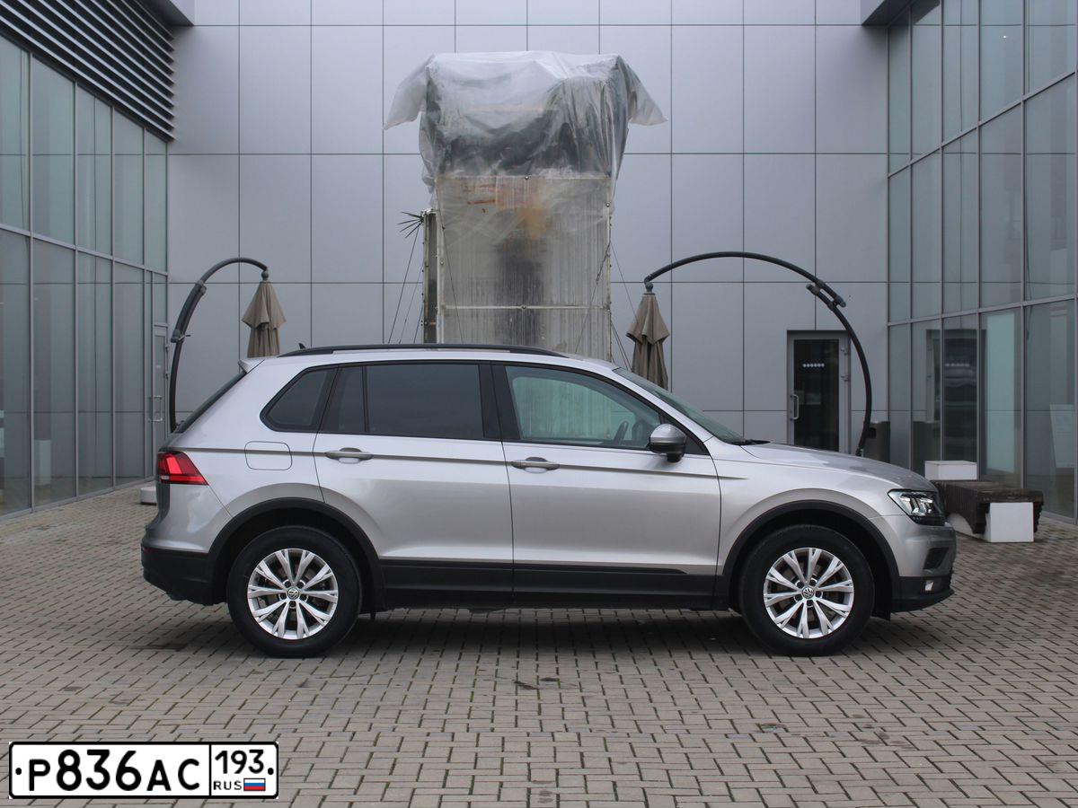 Фото автомобиля VOLKSWAGEN TIGUAN, 2020 — госномер Р836АС193. Цвет: СЕРЫЙ