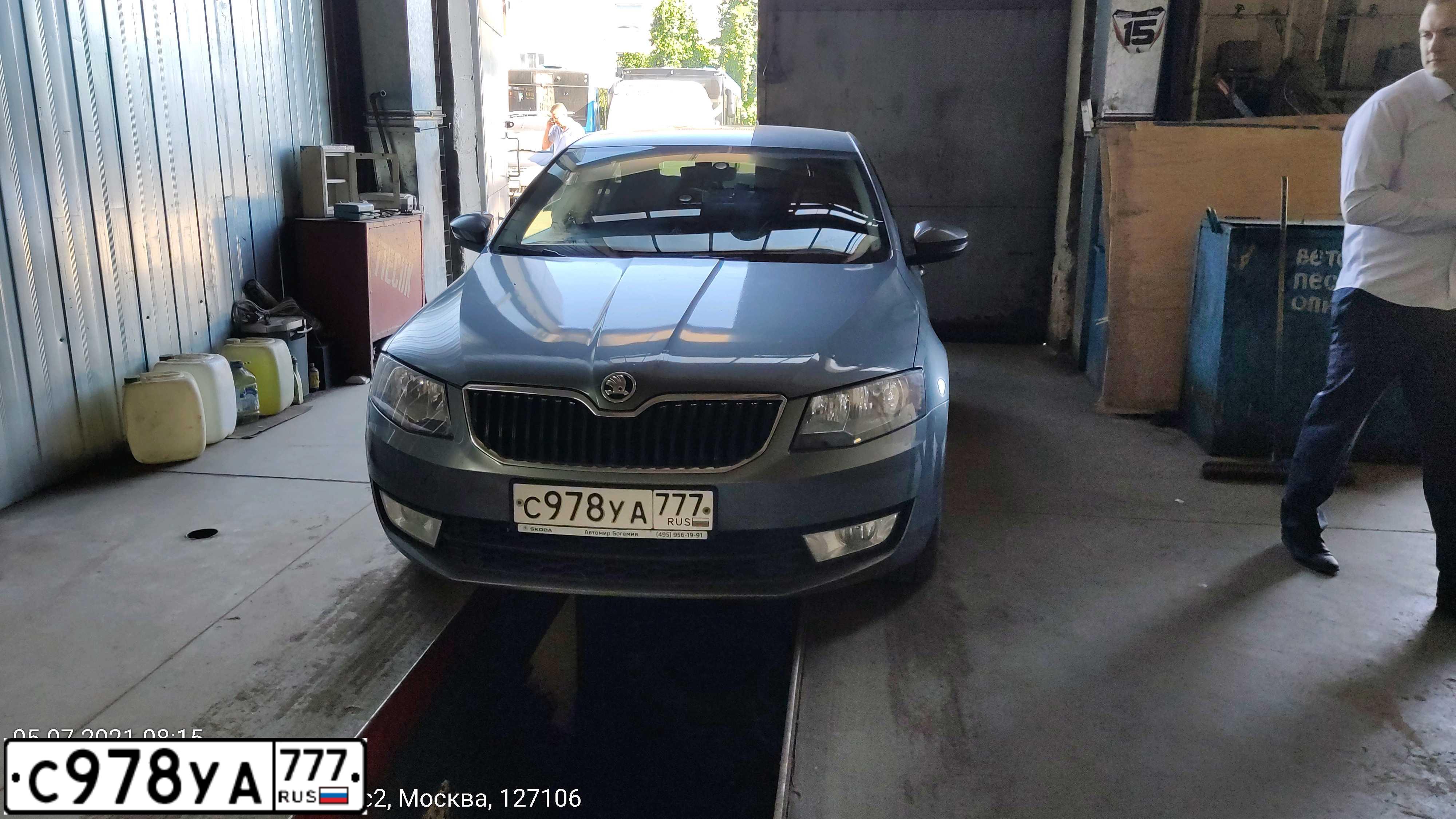 Фото автомобиля SKODA OCTAVIA, 2016 — госномер С978УА777. Цвет: ТЕМНО-СЕРЫЙ
