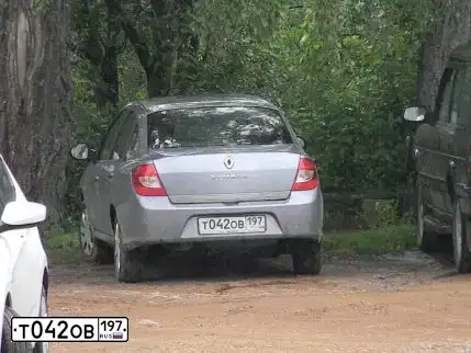 Фото автомобиля RENAULT SYMBOL, 2011 — госномер Т042ОВ197. Цвет: СИНЕ-ГОЛУБОЙ