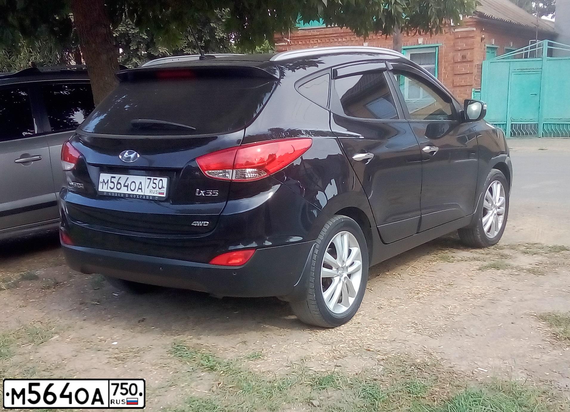 Фото автомобиля HYUNDAI IX35, 2011 — госномер М564ОА750. Цвет: ЧЕРНЫЙ