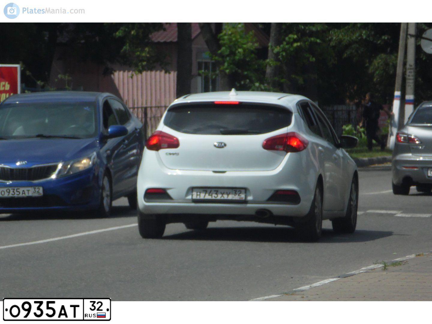 Фото автомобиля KIA RIO, 2013 — госномер О935АТ32. Цвет: синий