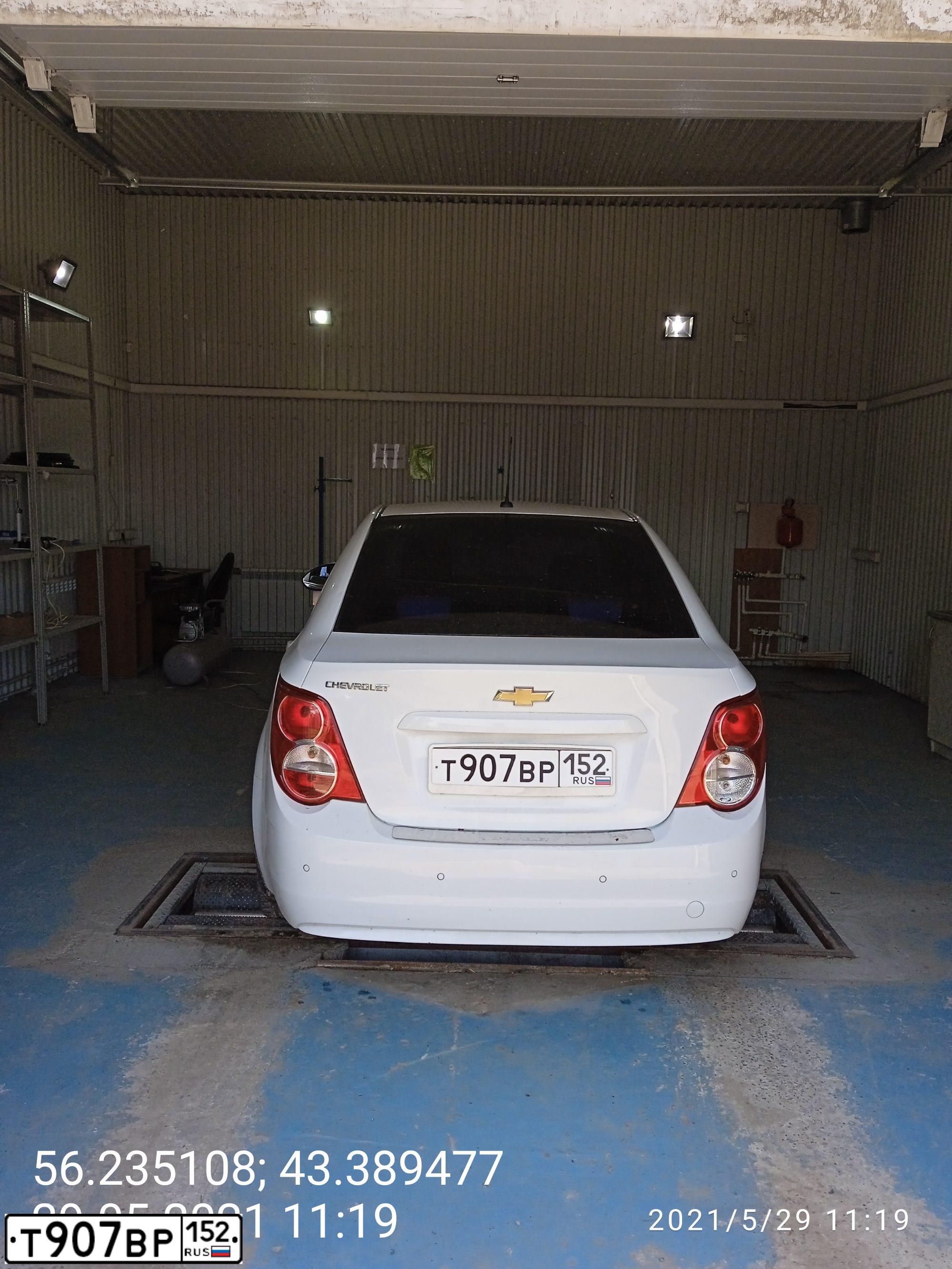 Фото автомобиля CHEVROLET AVEO, 2012 — госномер М402СХ13. Цвет: Белый