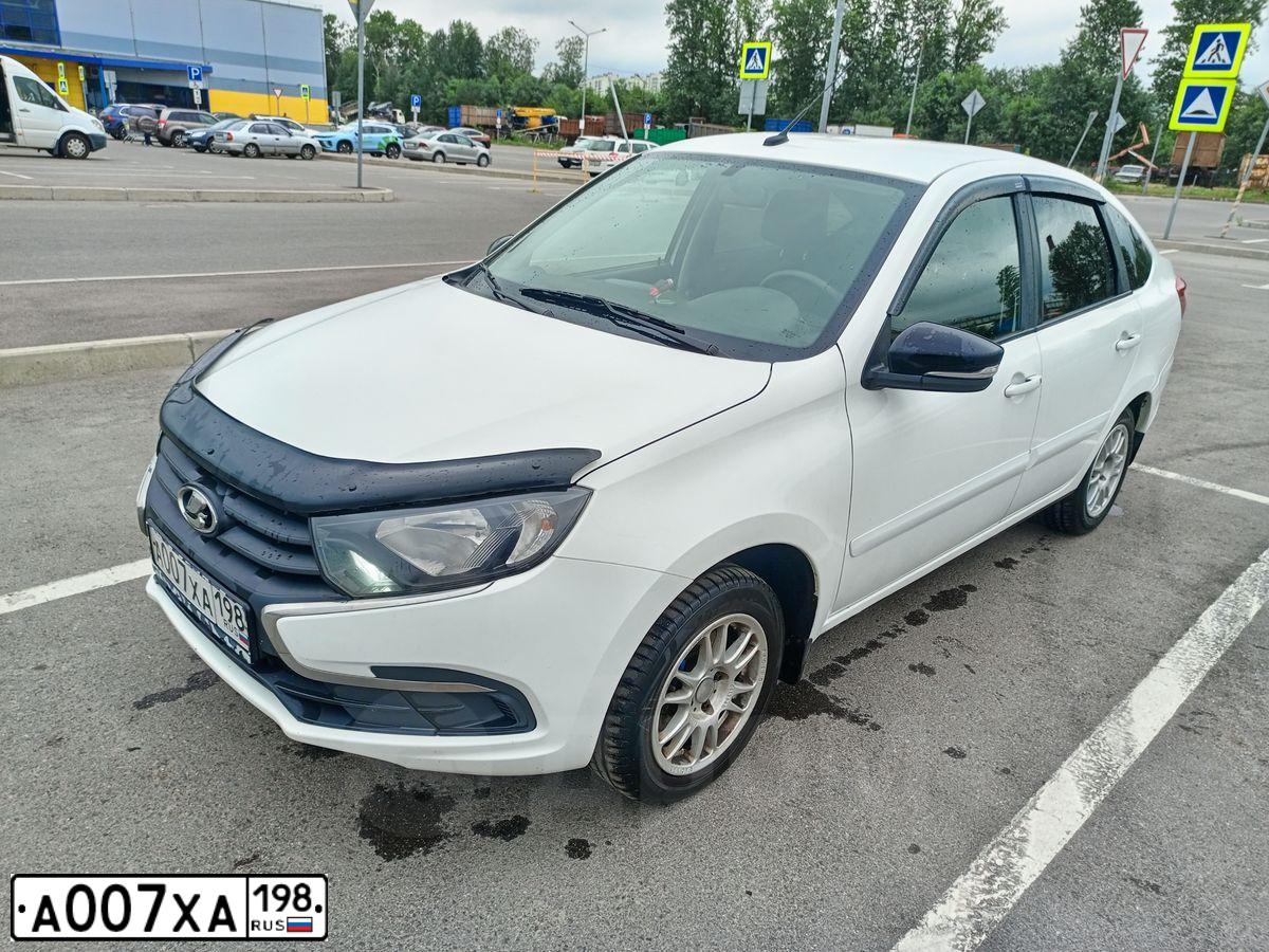 Фото автомобиля LADA 2192 KALINA, 2013 — госномер Е161ОК126. Цвет: Серебристый