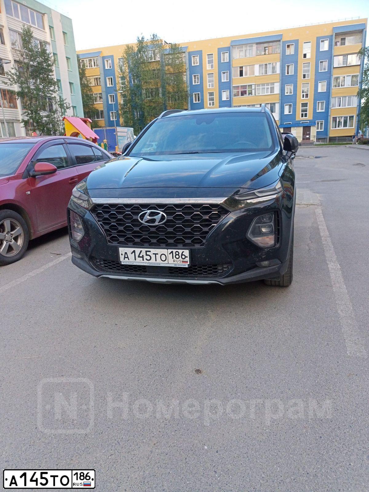 Фото автомобиля HYUNDAI SANTA FE, 2018 — госномер М573КВ186. Цвет: ЧЕРНЫЙ