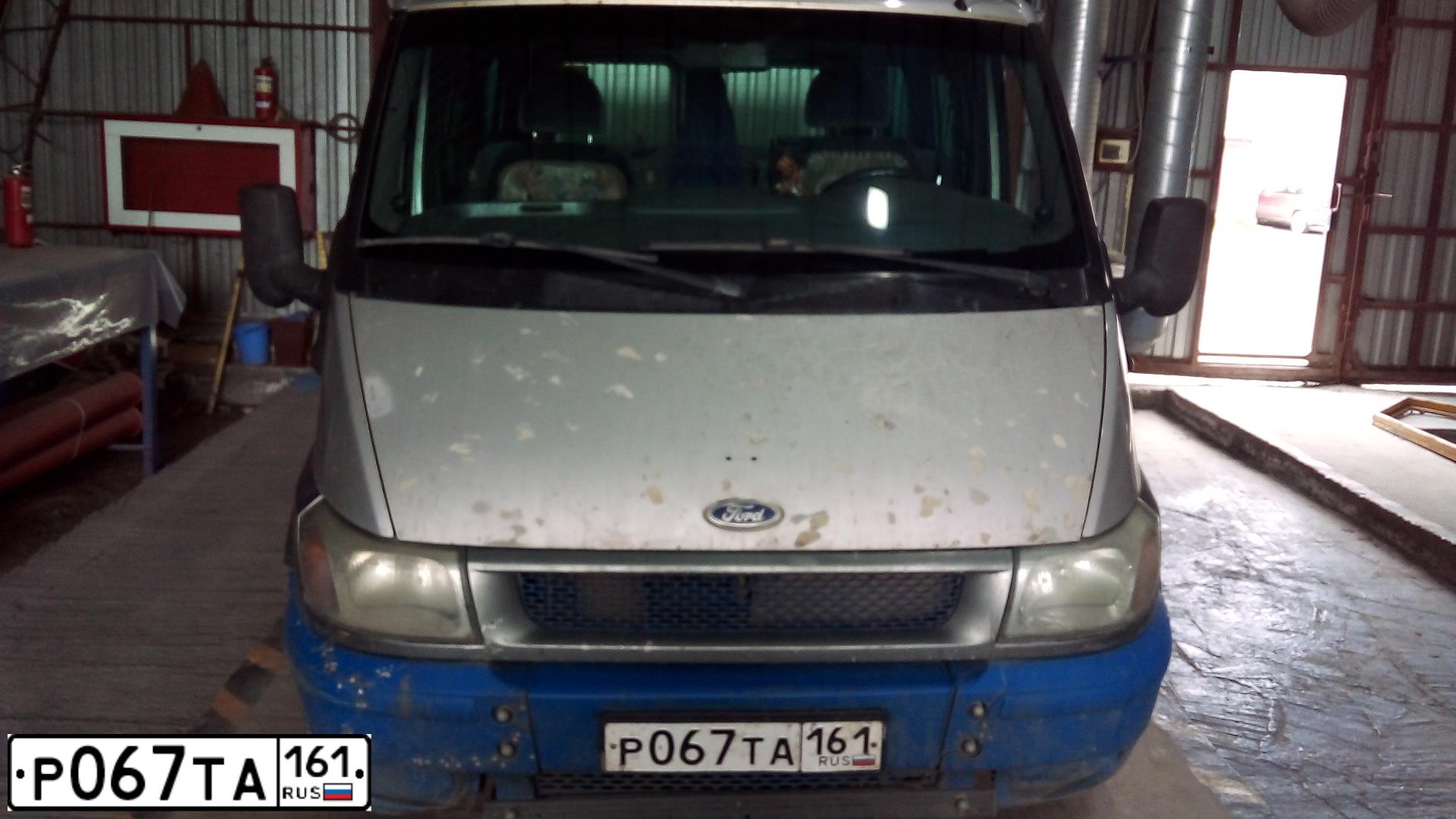 Фото автомобиля FORD TOURNEO CUSTOM, 2005 — госномер Р067ТА161. Цвет: СЕРЕБРИСТЫЙ
