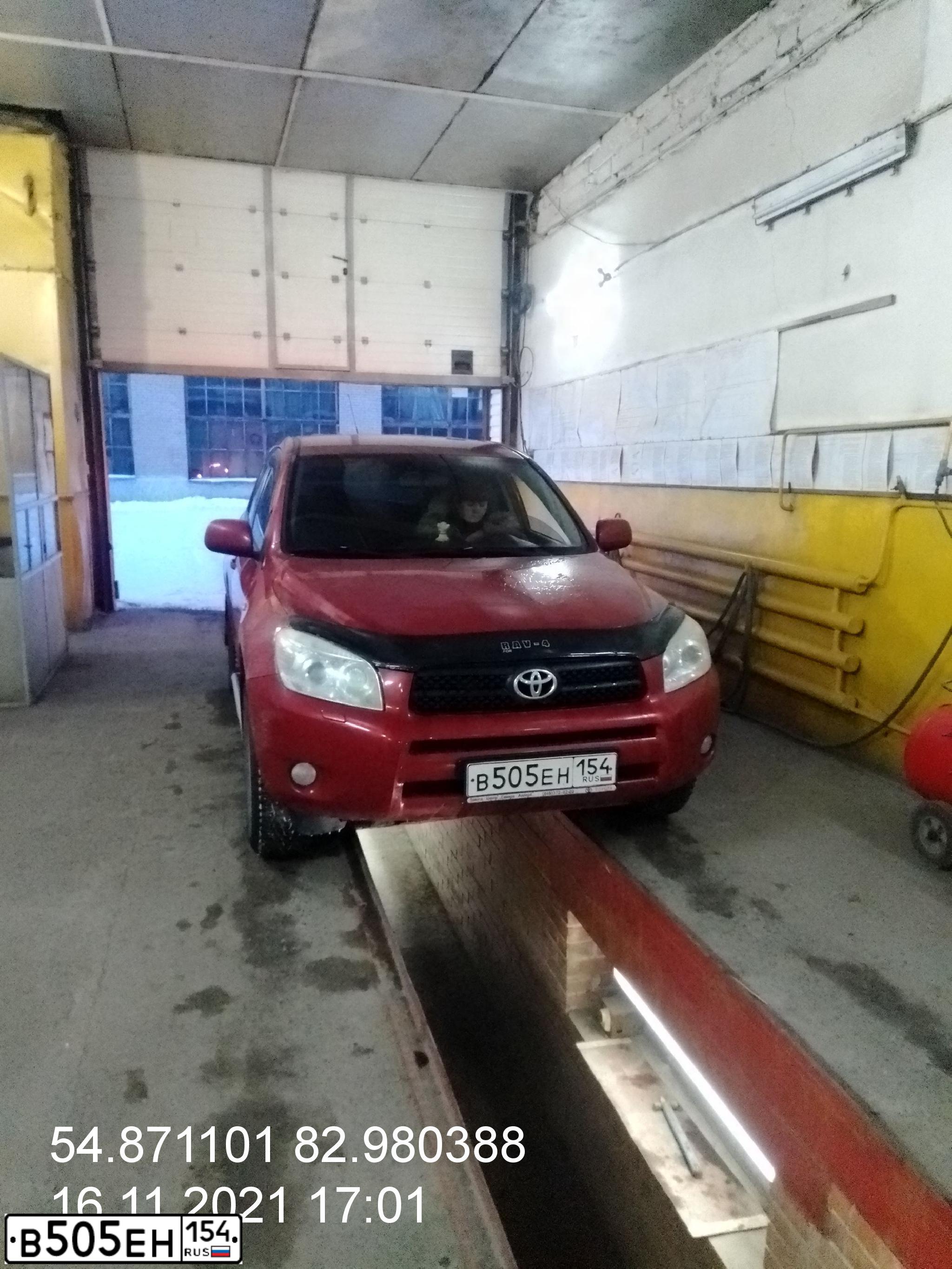 Фото автомобиля TOYOTA RAV4, 2007 — госномер В505ЕН154. Цвет: Красный