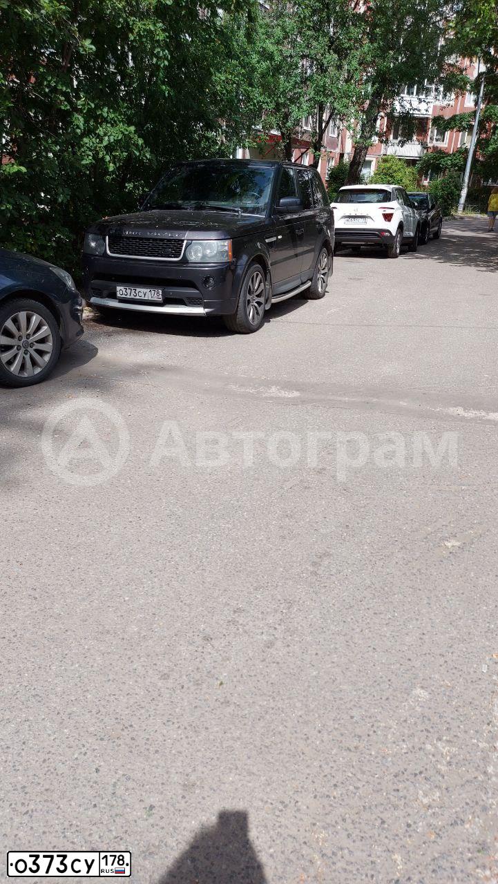 Фото автомобиля LANDROVER RANGE ROVER SPORT, 2008 — госномер О373СУ178. Цвет: ТЕМНО-СЕРЫЙ