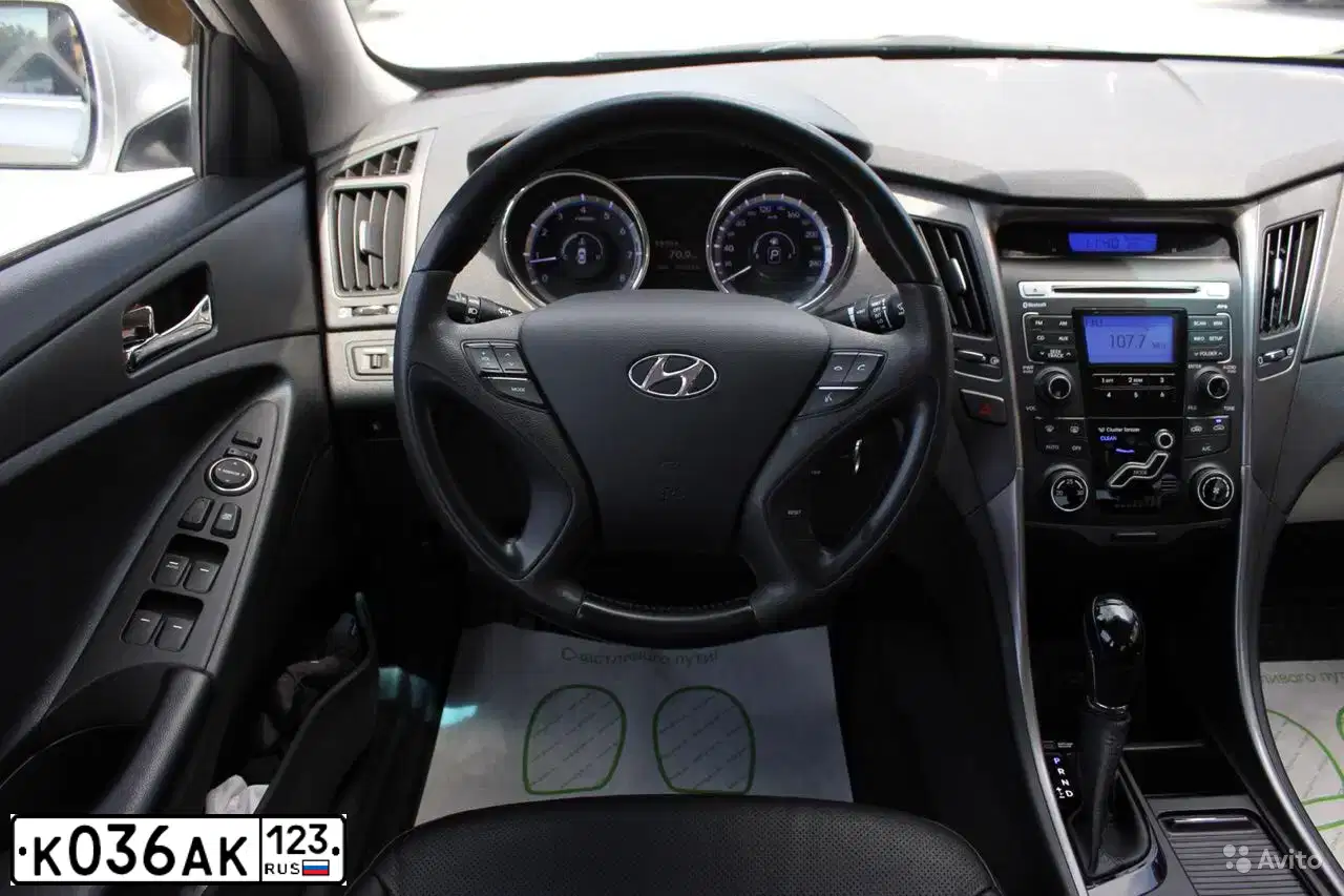 Фото автомобиля HYUNDAI SONATA, 2012 — госномер Х336УМ123. Цвет: Серый