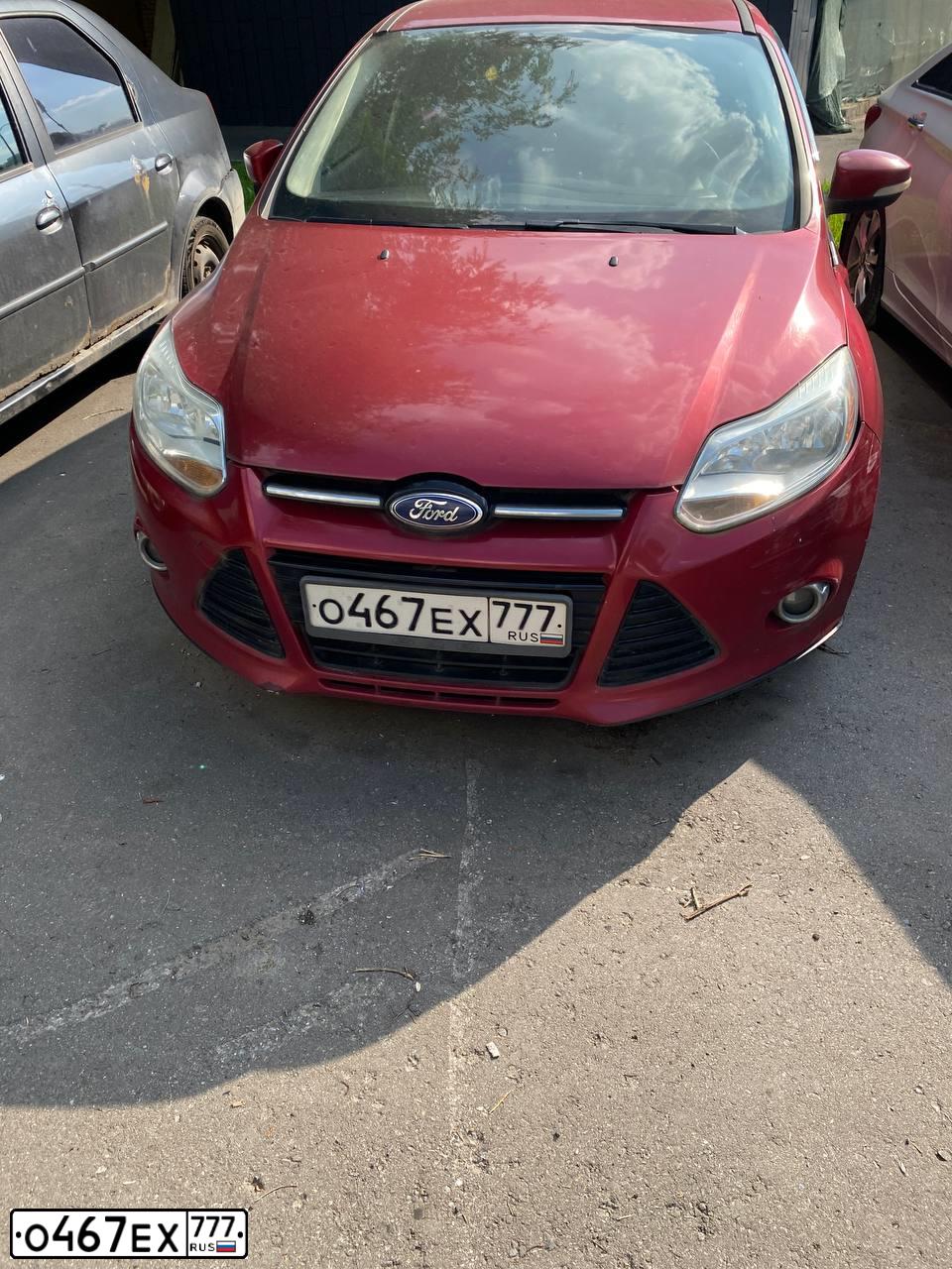 Фото автомобиля FORD FOCUS, 2011 — госномер О467ЕХ777. Цвет: КРАСНЫЙ