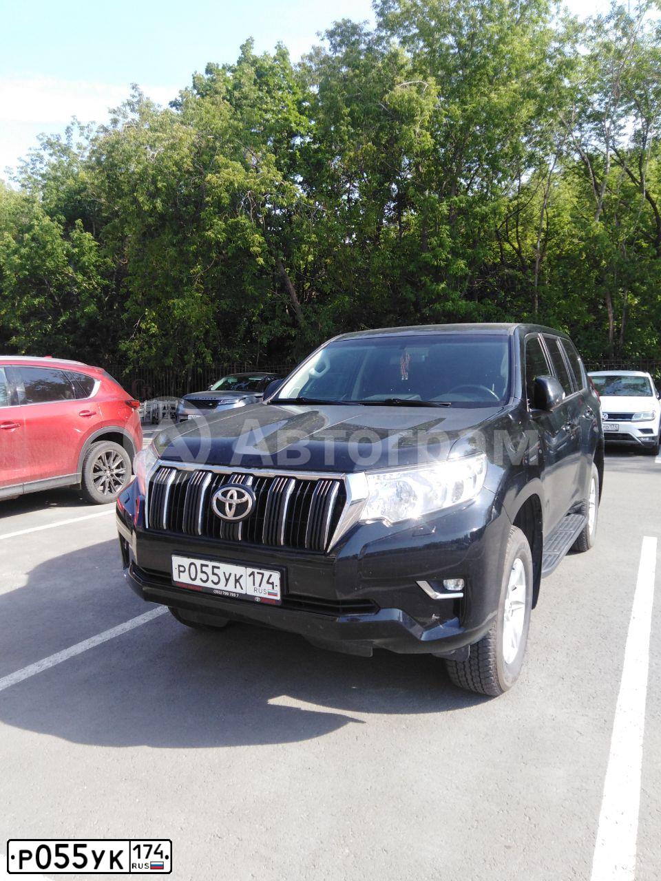 Фото автомобиля TOYOTA LANDCRUISER, 2019 — госномер Р055УК174. Цвет: ЧЕРНЫЙ