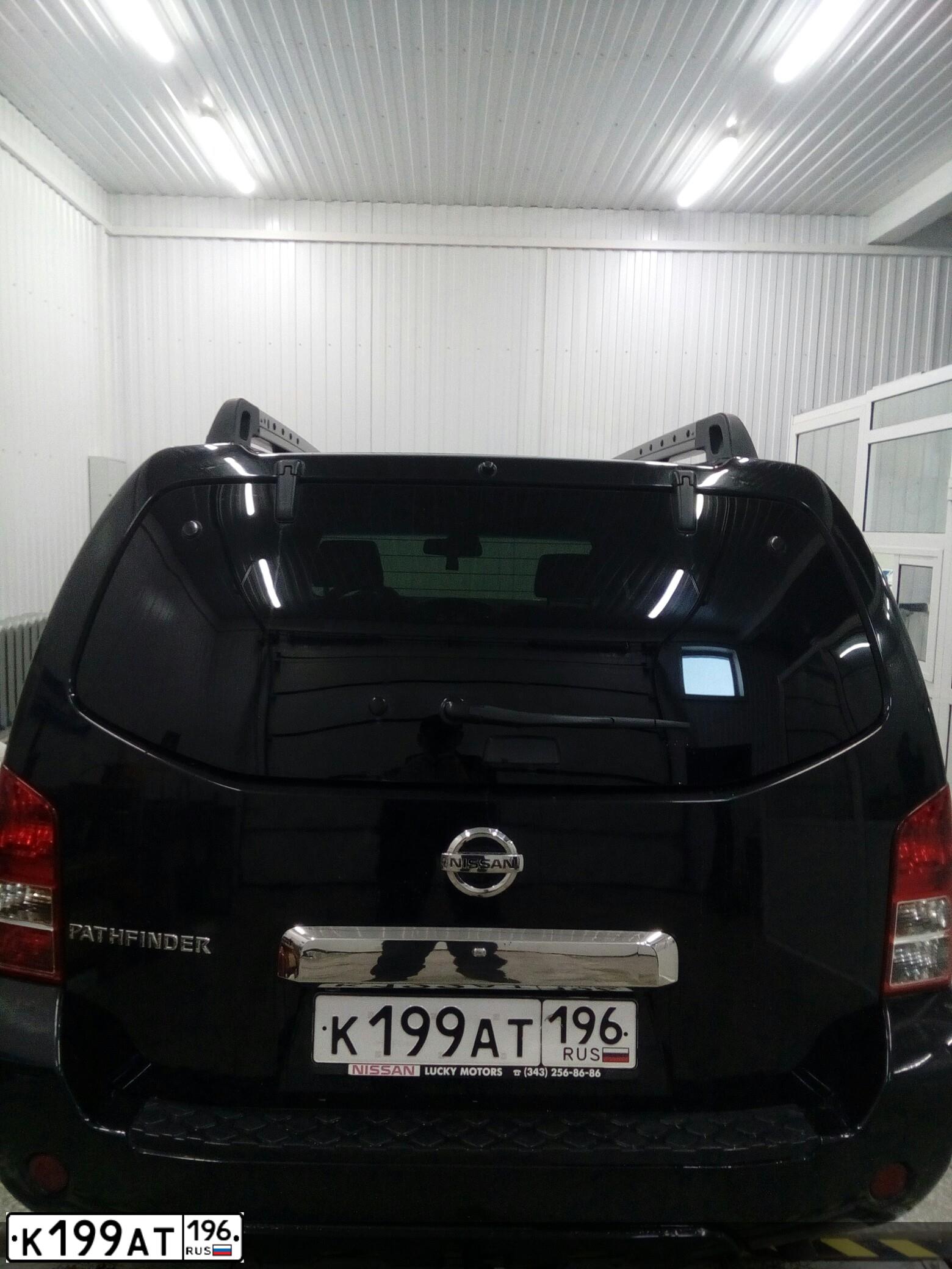 Фото автомобиля NISSAN PATHFINDER, 2012 — госномер К199АТ196. Цвет: ЧЕРНЫЙ